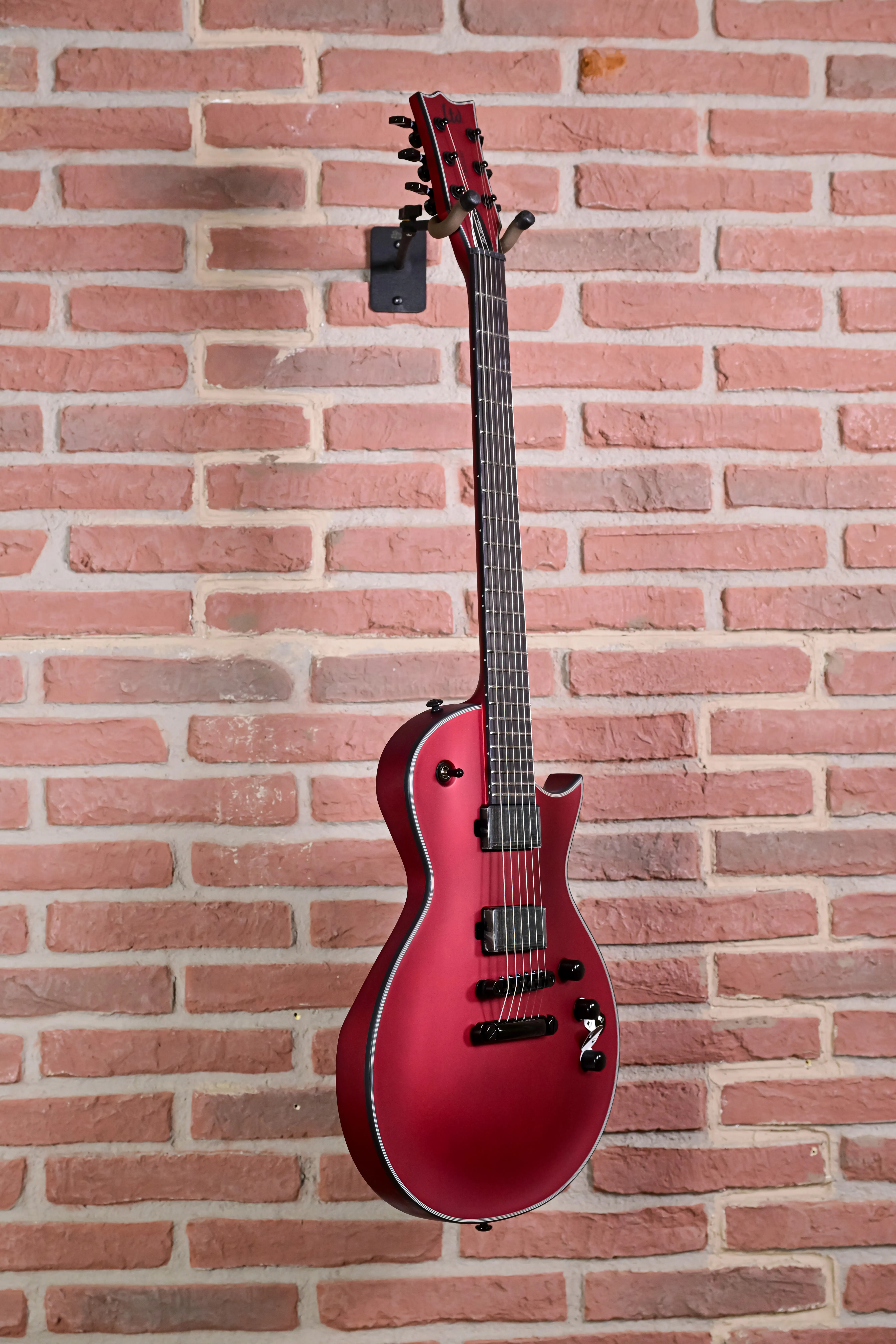 EC-1000 Candy Apple Red Satin E-Gitarre