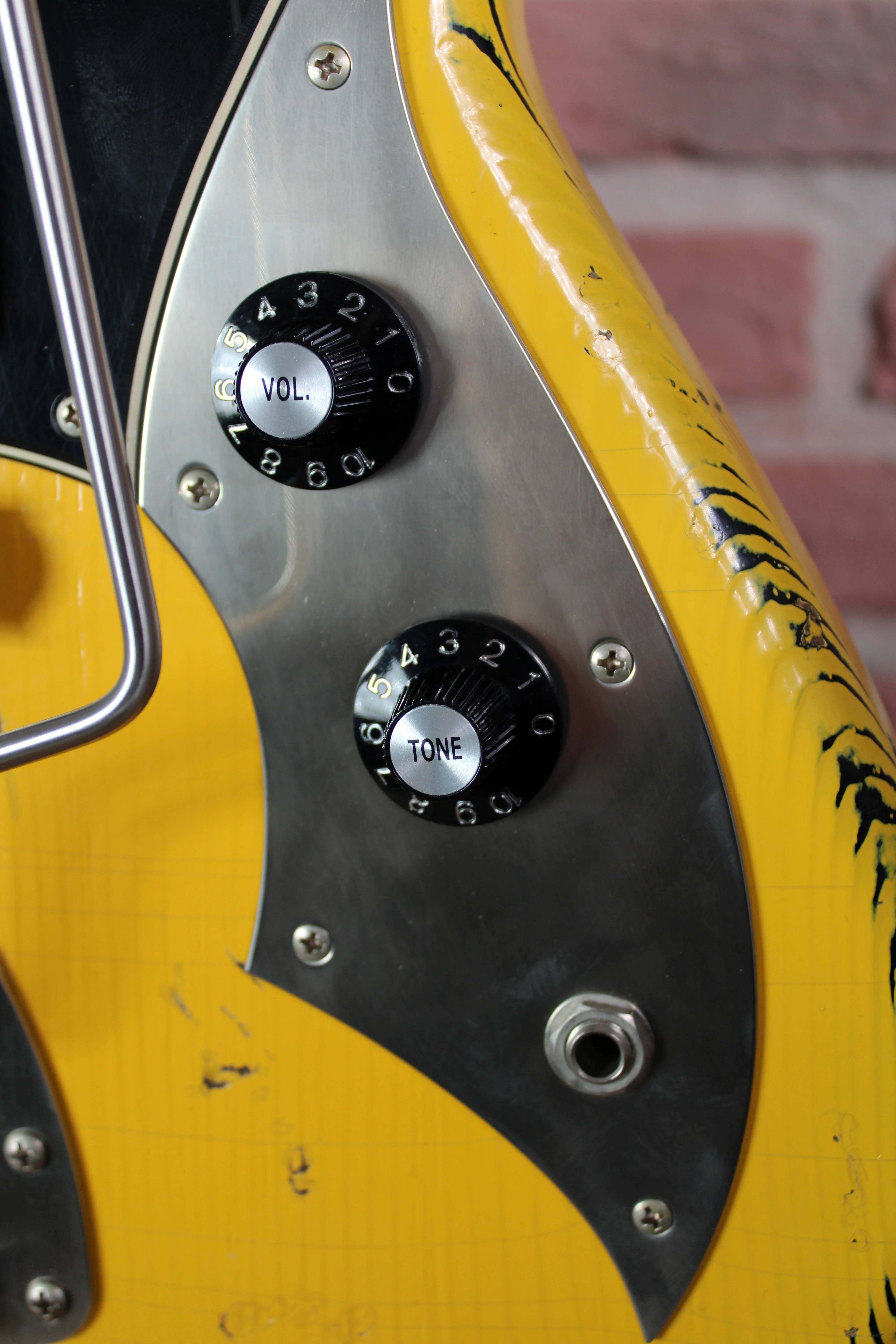 Serus J Vandalism Yellow over 64 3-Tone Burst