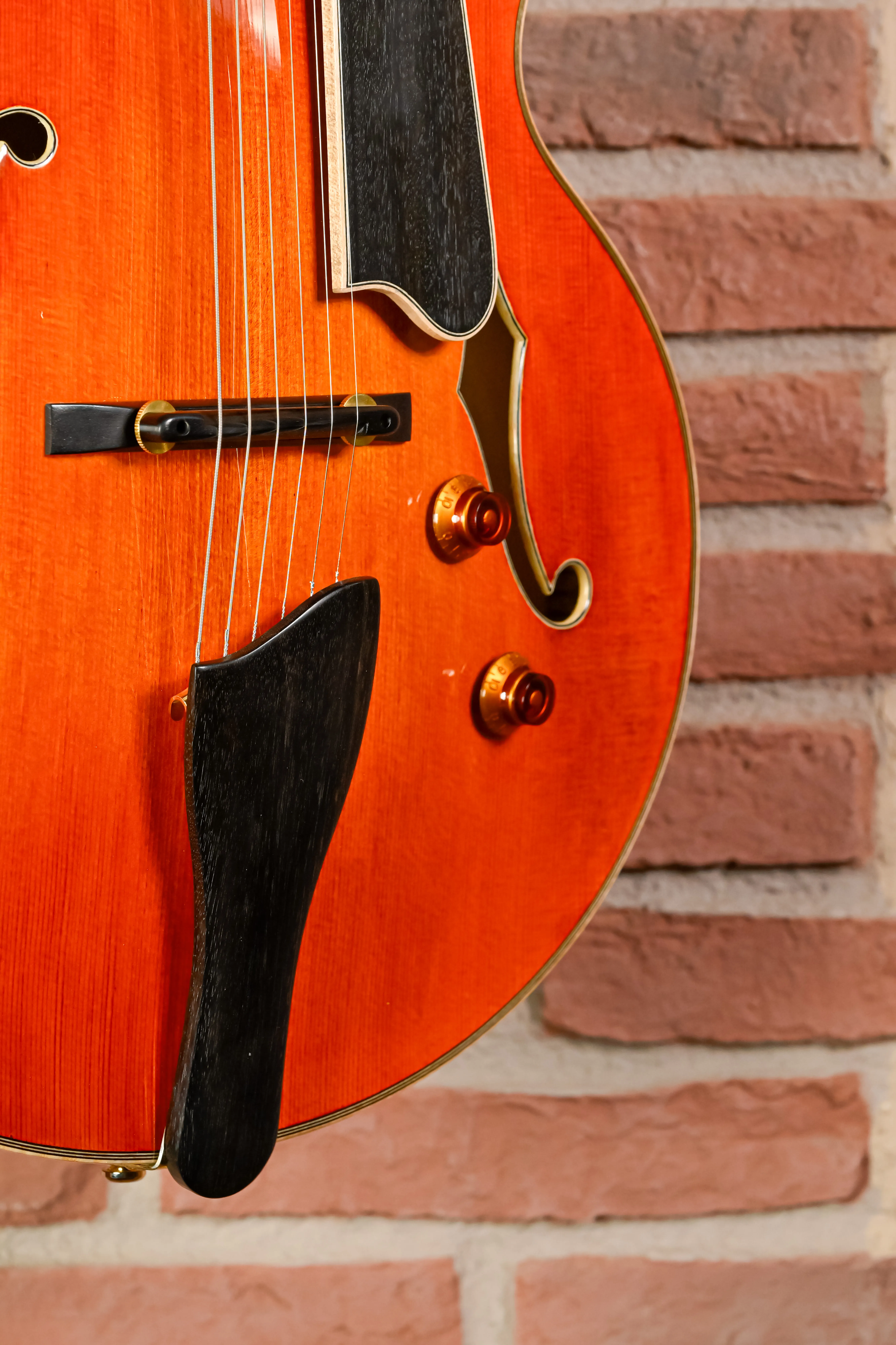 Detailansicht der Kopfplatte mit Eastman Logo  
