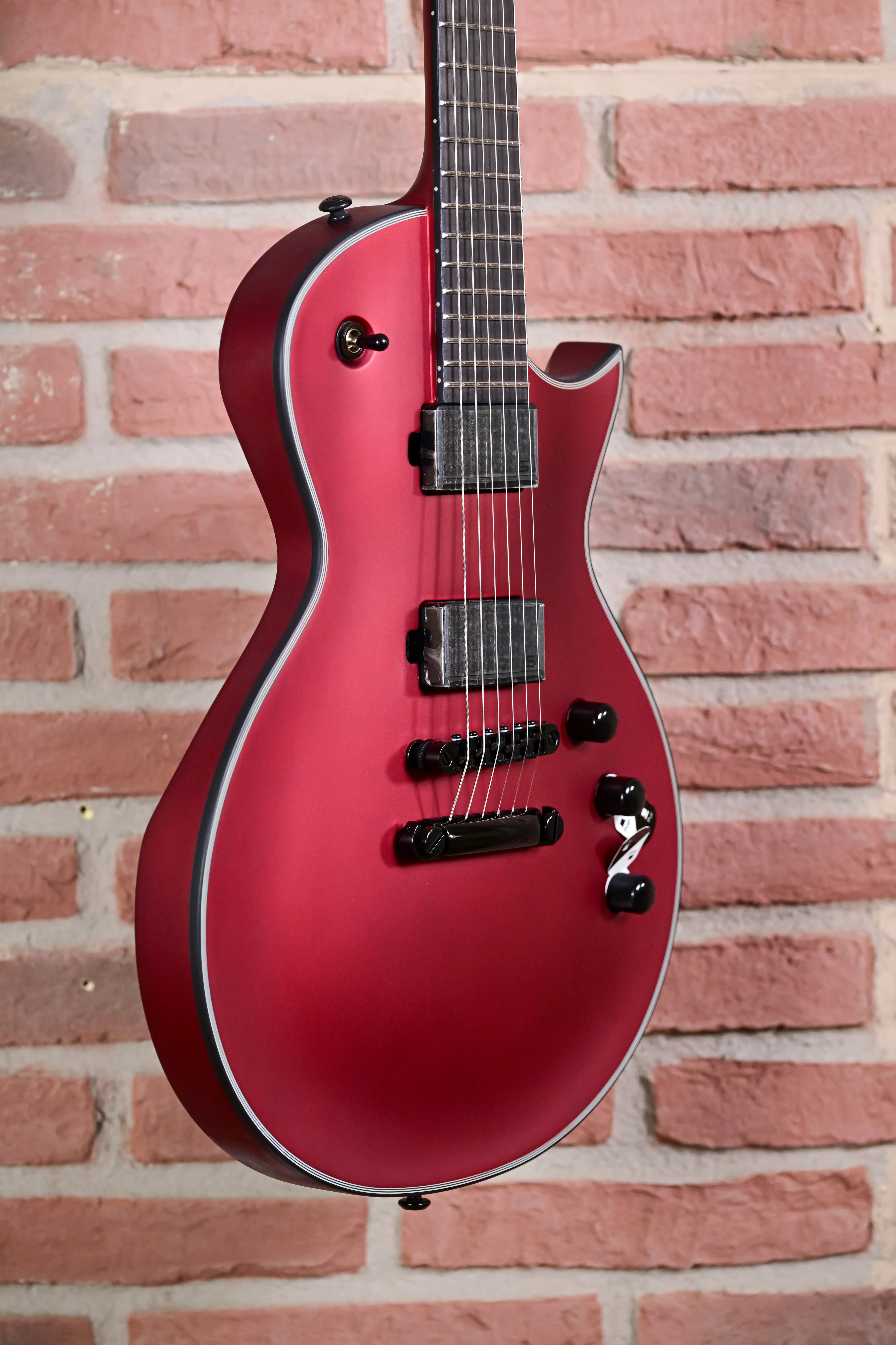 EC-1000 Candy Apple Red Satin E-Gitarre