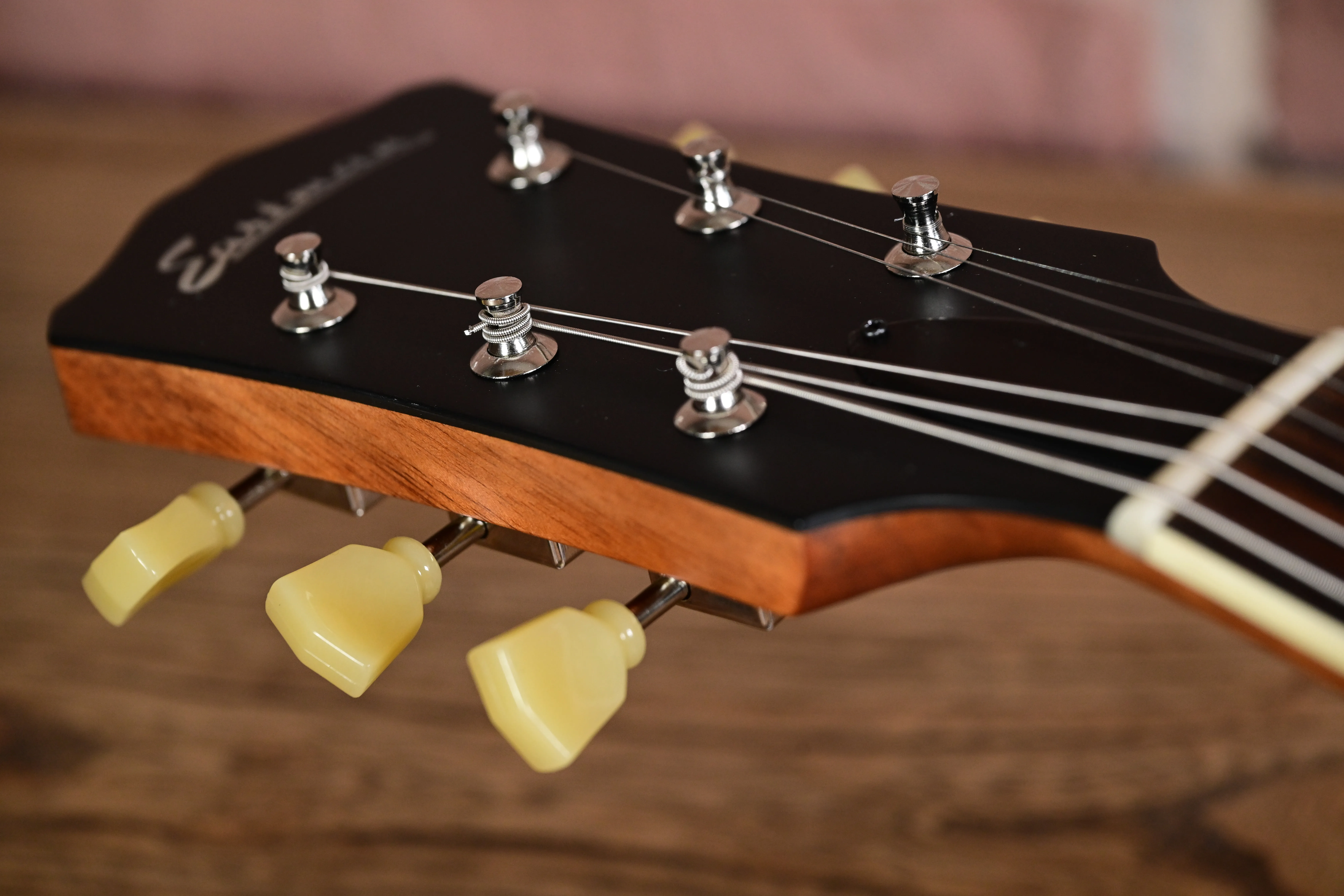 SB56 Vintage Satin Gold E-Gitarre