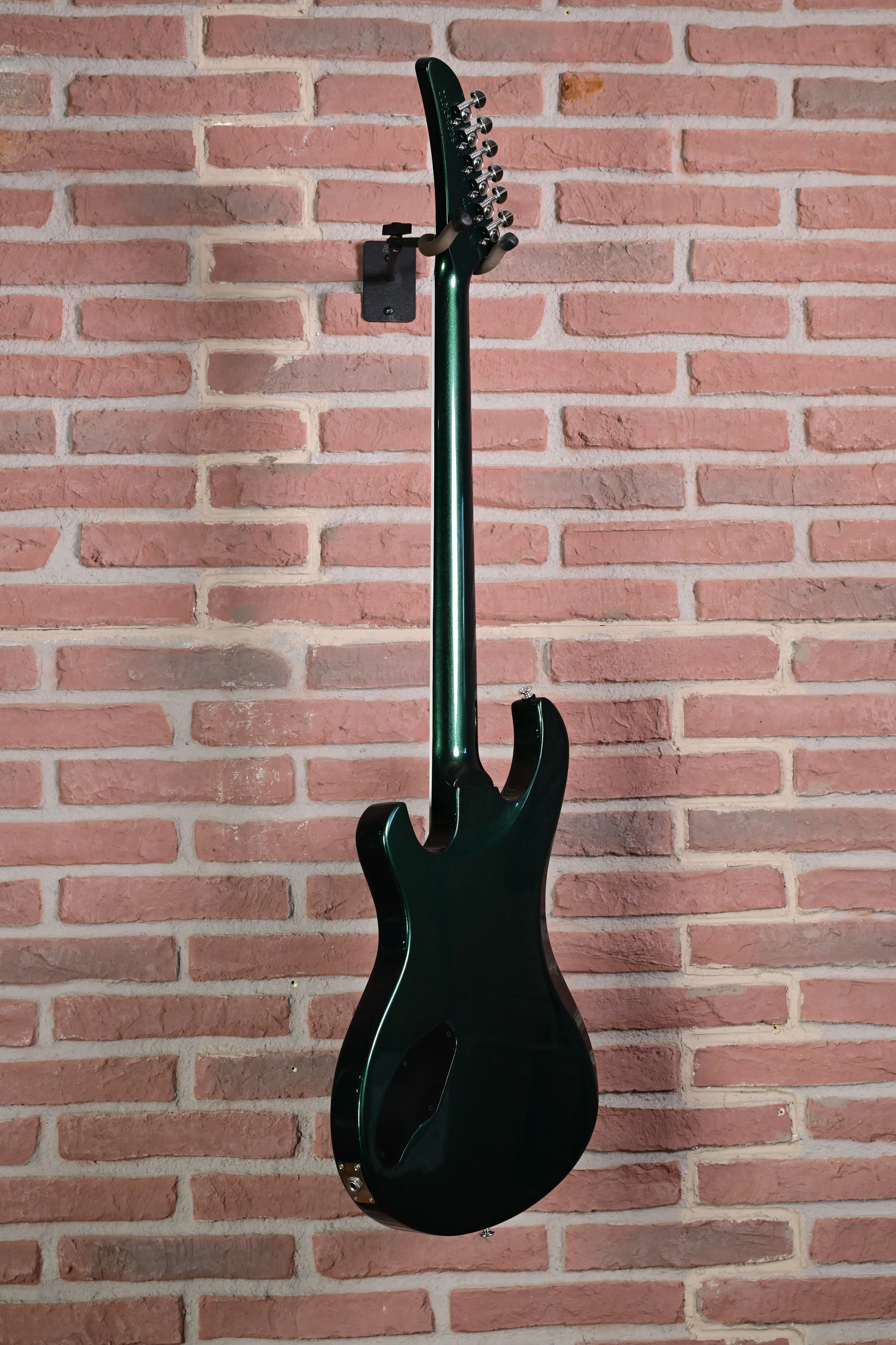 E-Gitarre, dunkelgrün, Hochglanzlack, spitze Kopfplatte, Doppelspulen-Tonabnehmer