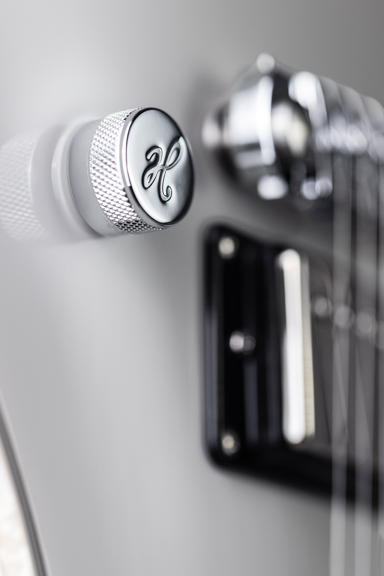 Ultra Max - Danko Jones Signature White Gloss