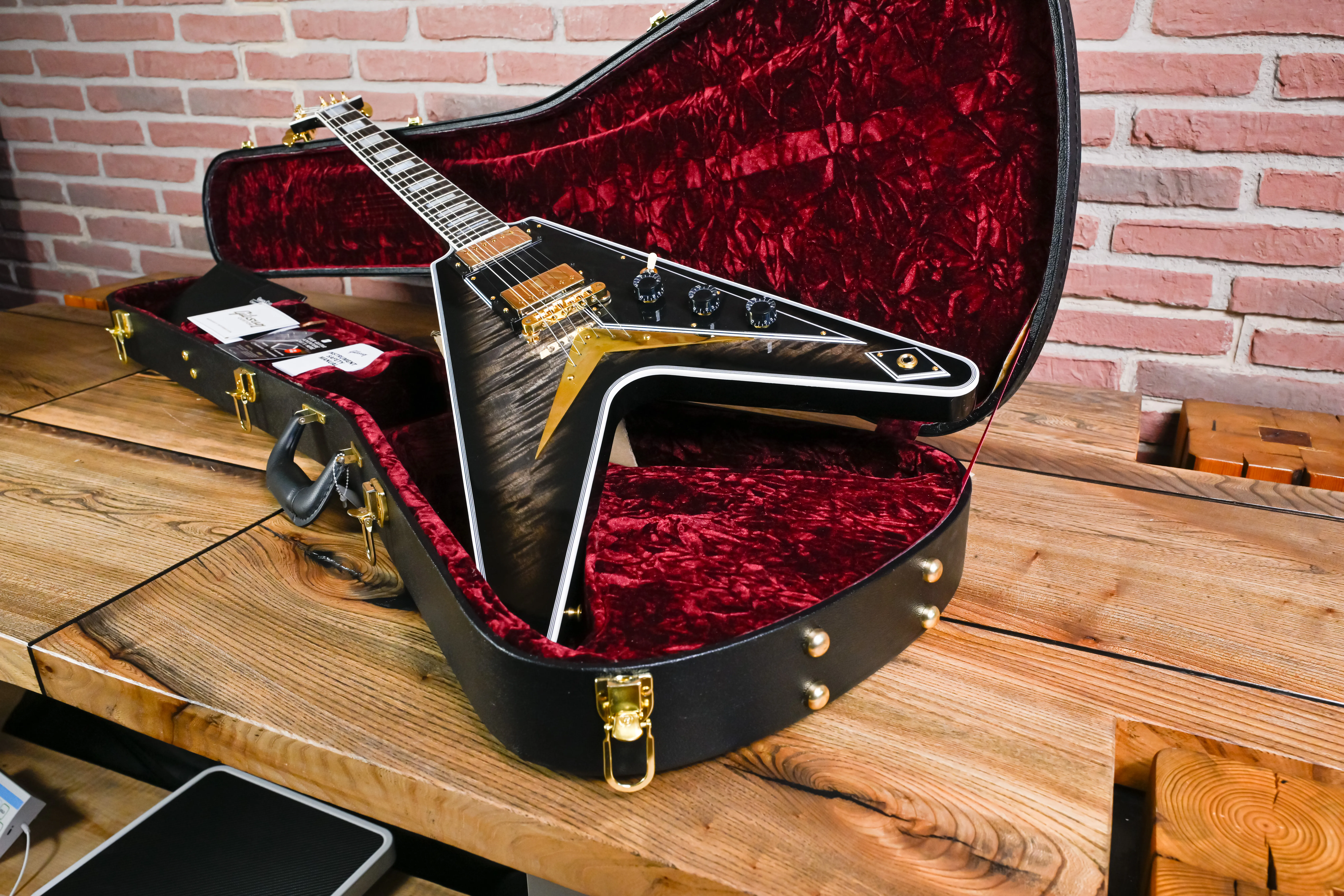 Custom Shop Flying V Figured Cobra Burst