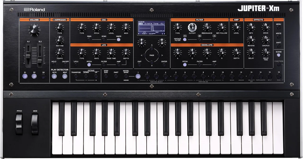 Roland Jupiter-XM Synthesizer Gesamtansicht