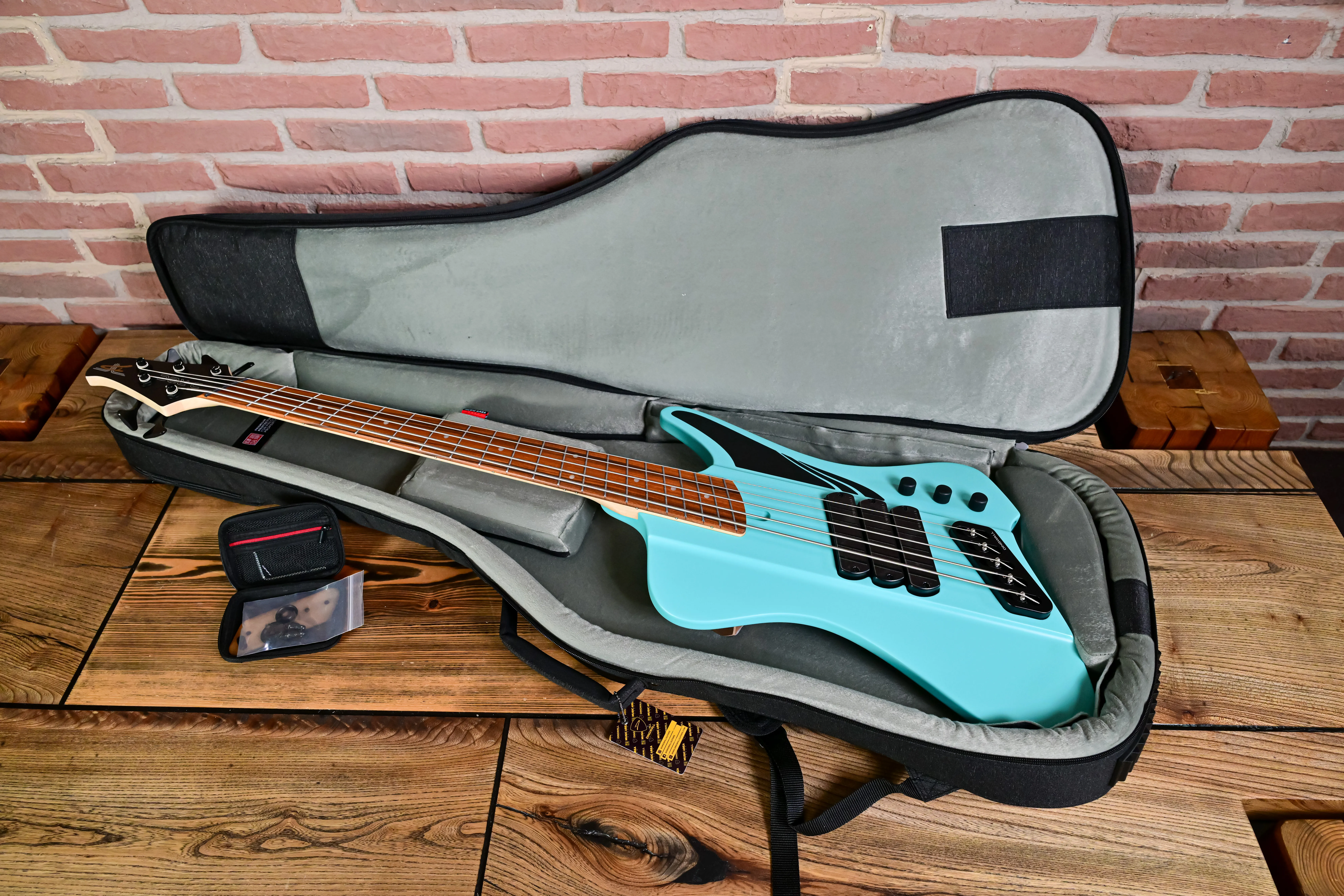 D-Roc Standard 5-String Bass Matte Celestial Blue