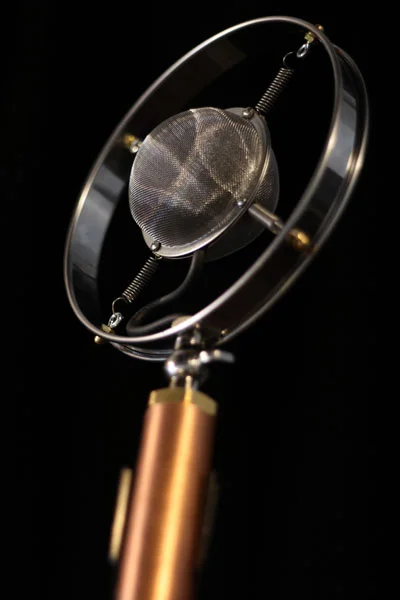 EAR Trumpet Labs Louise I Seitenansicht links
