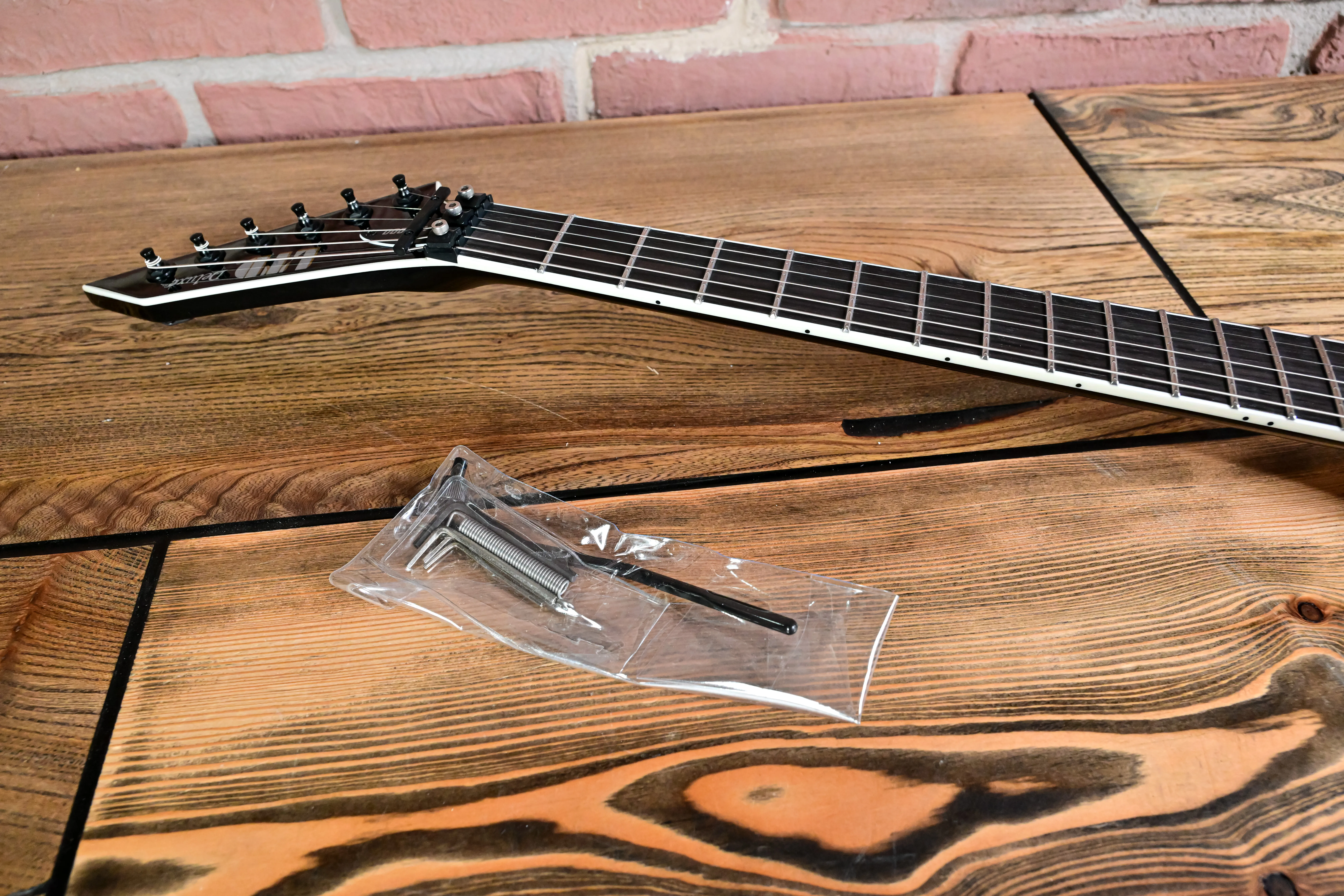 NV-1000 Black Deluxe Series E-Gitarre