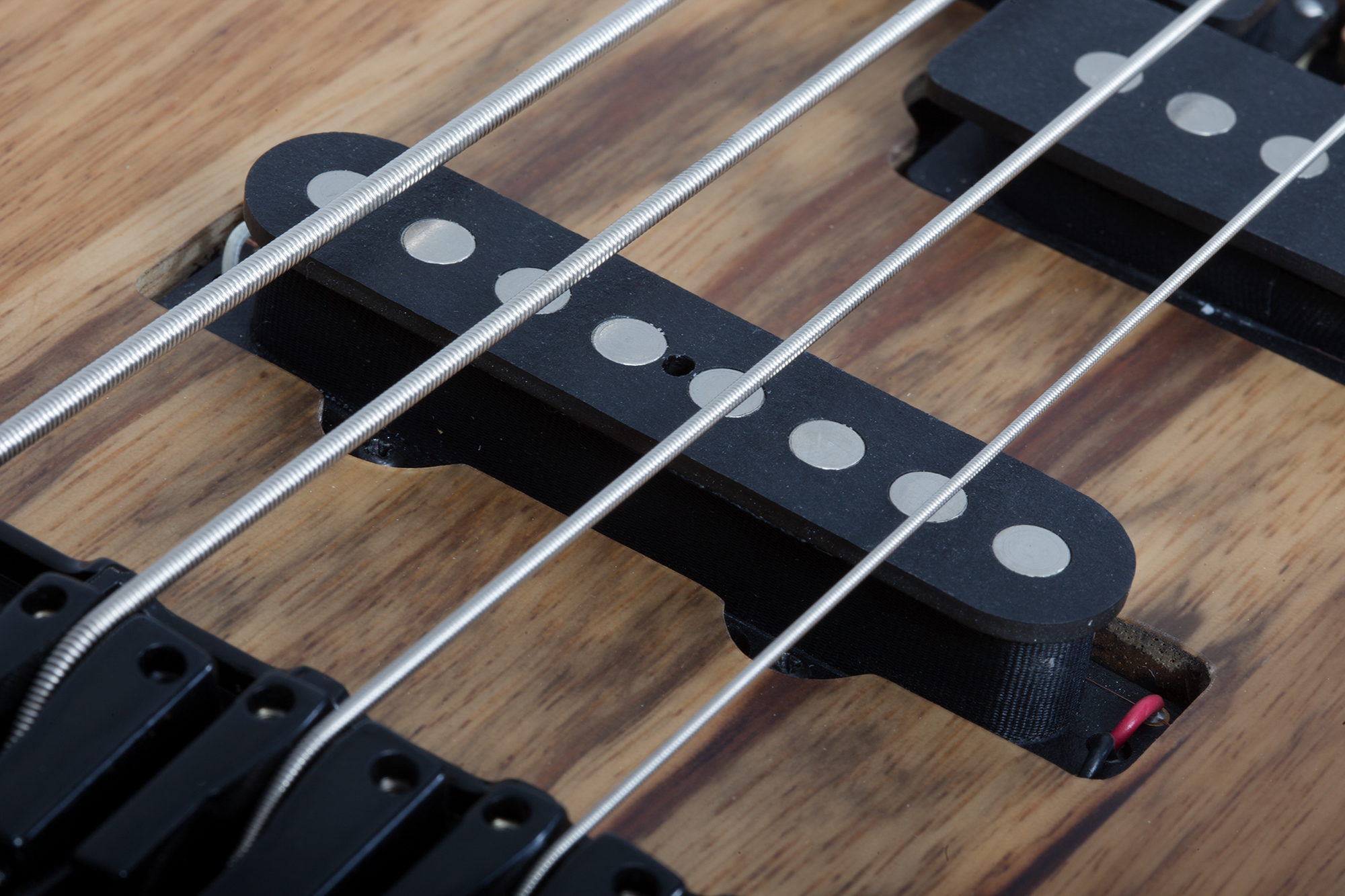 Model-T 4 Exotic Bass Black Limba