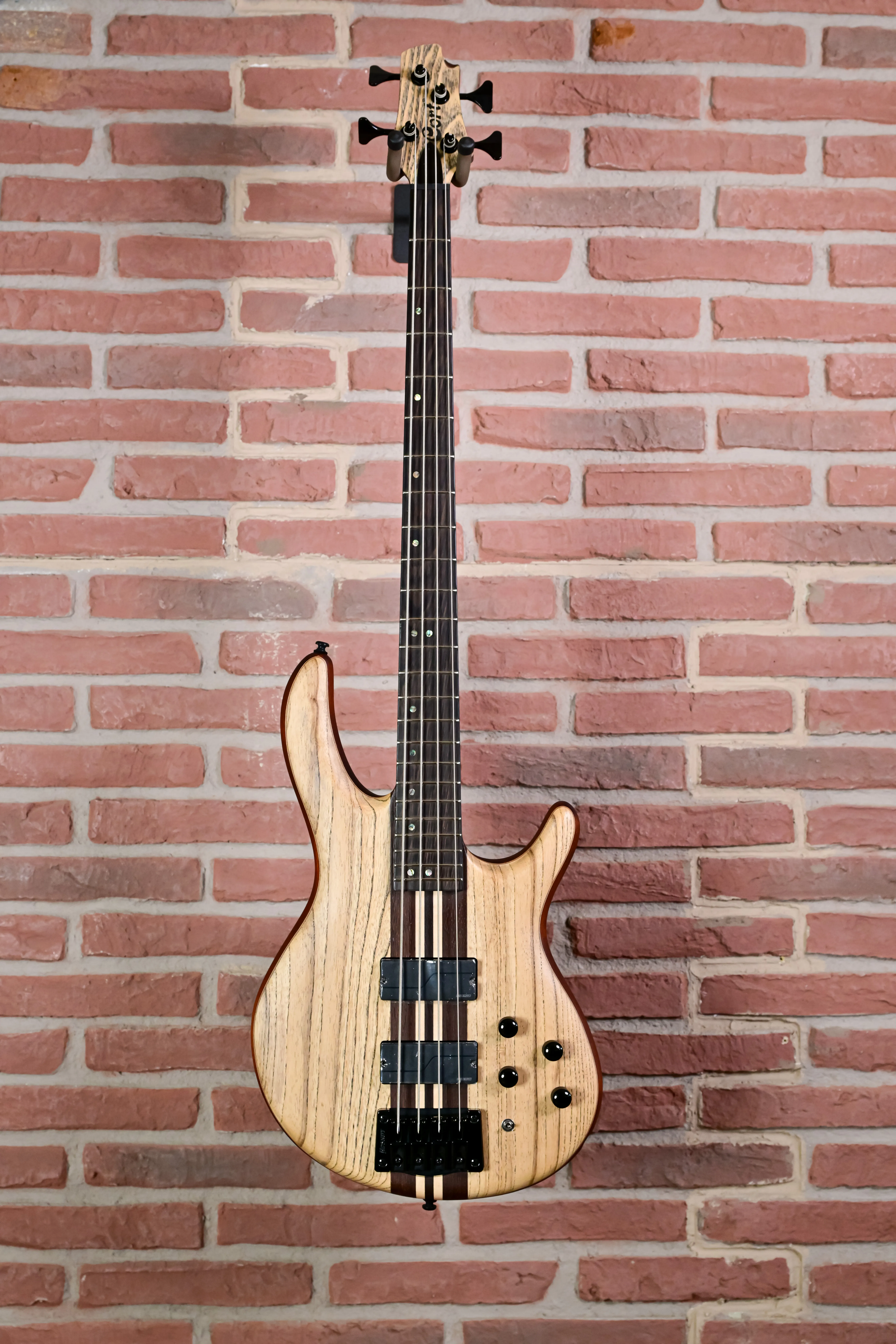 A4 Ultra Ash Bass Etched Natural Black