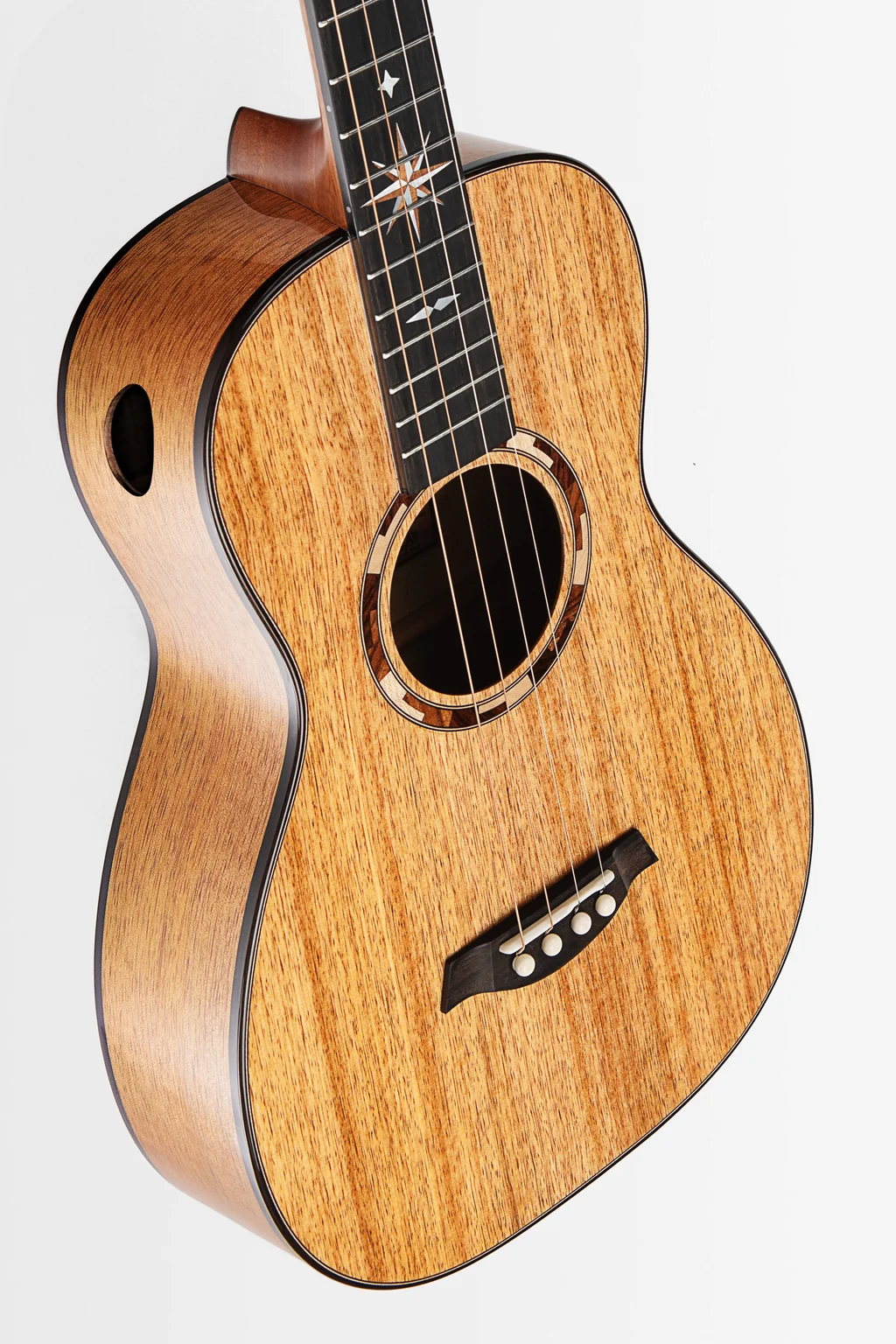 Waypoint Golden Mango Grand Baritone mit EQ und Hardcase