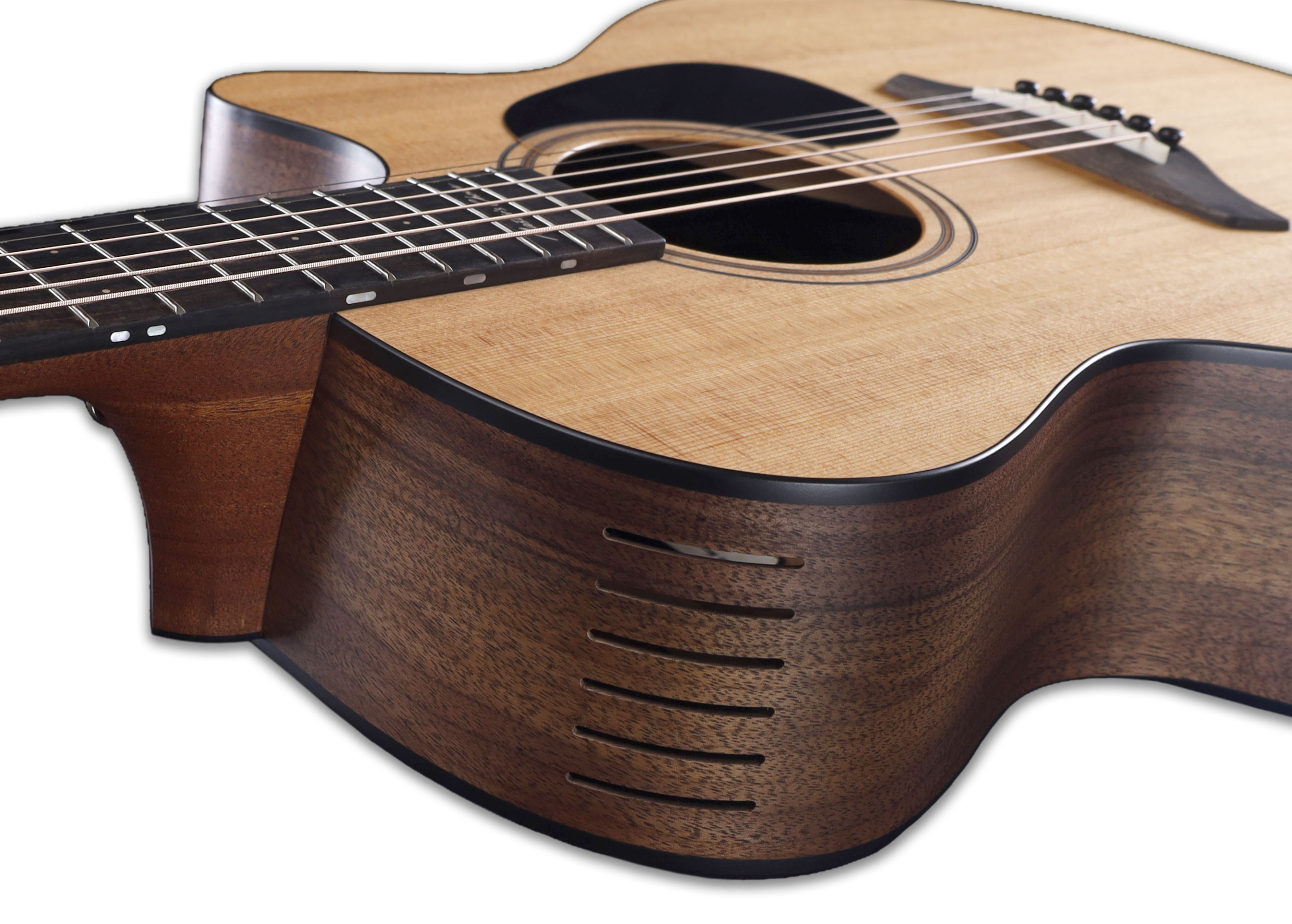 Akustikgitarre, Holzkorpus, Fichtendecke, Mahagoniboden, Saiteninstrument