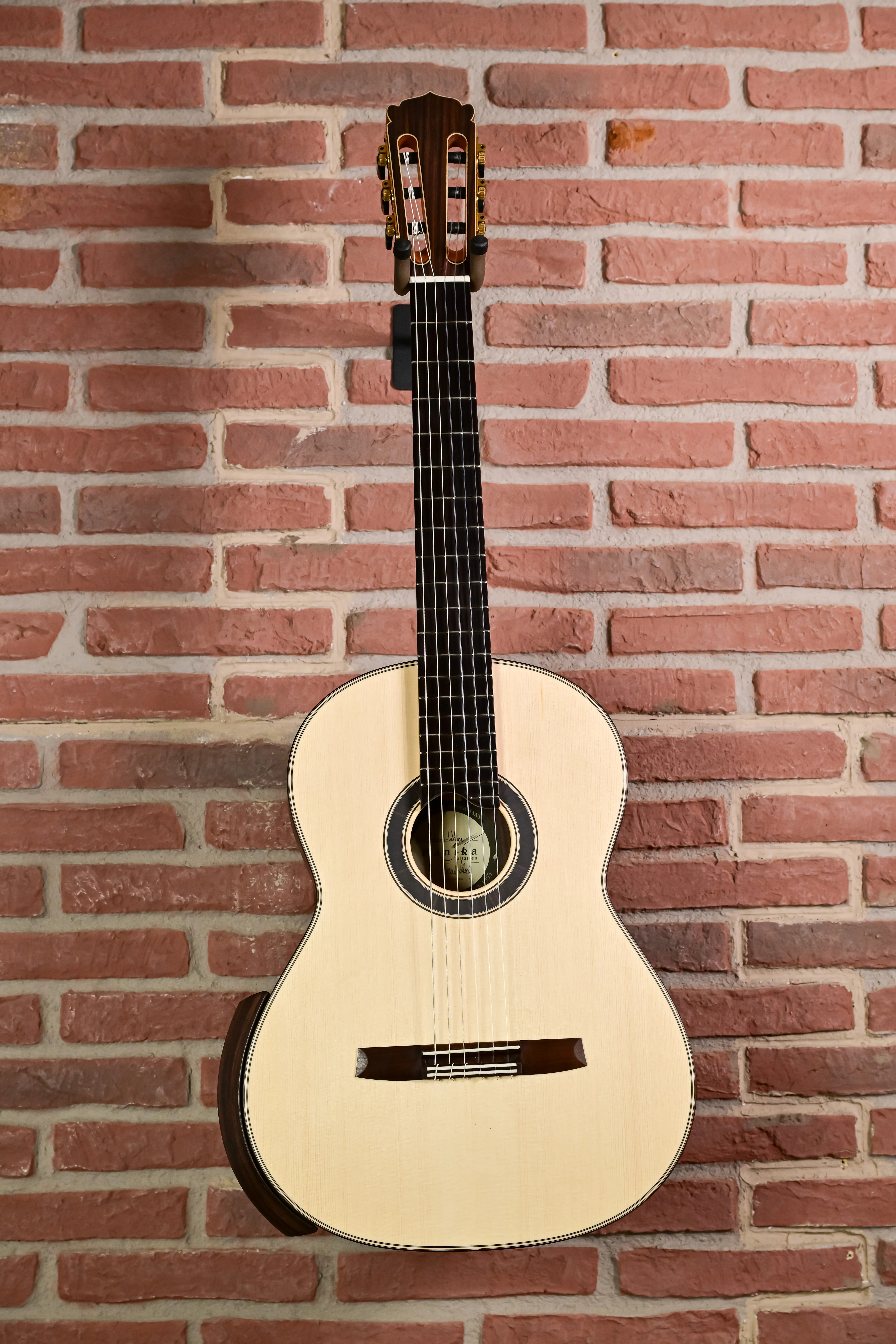 New Century-Lattice Classical Guitar Upper Class