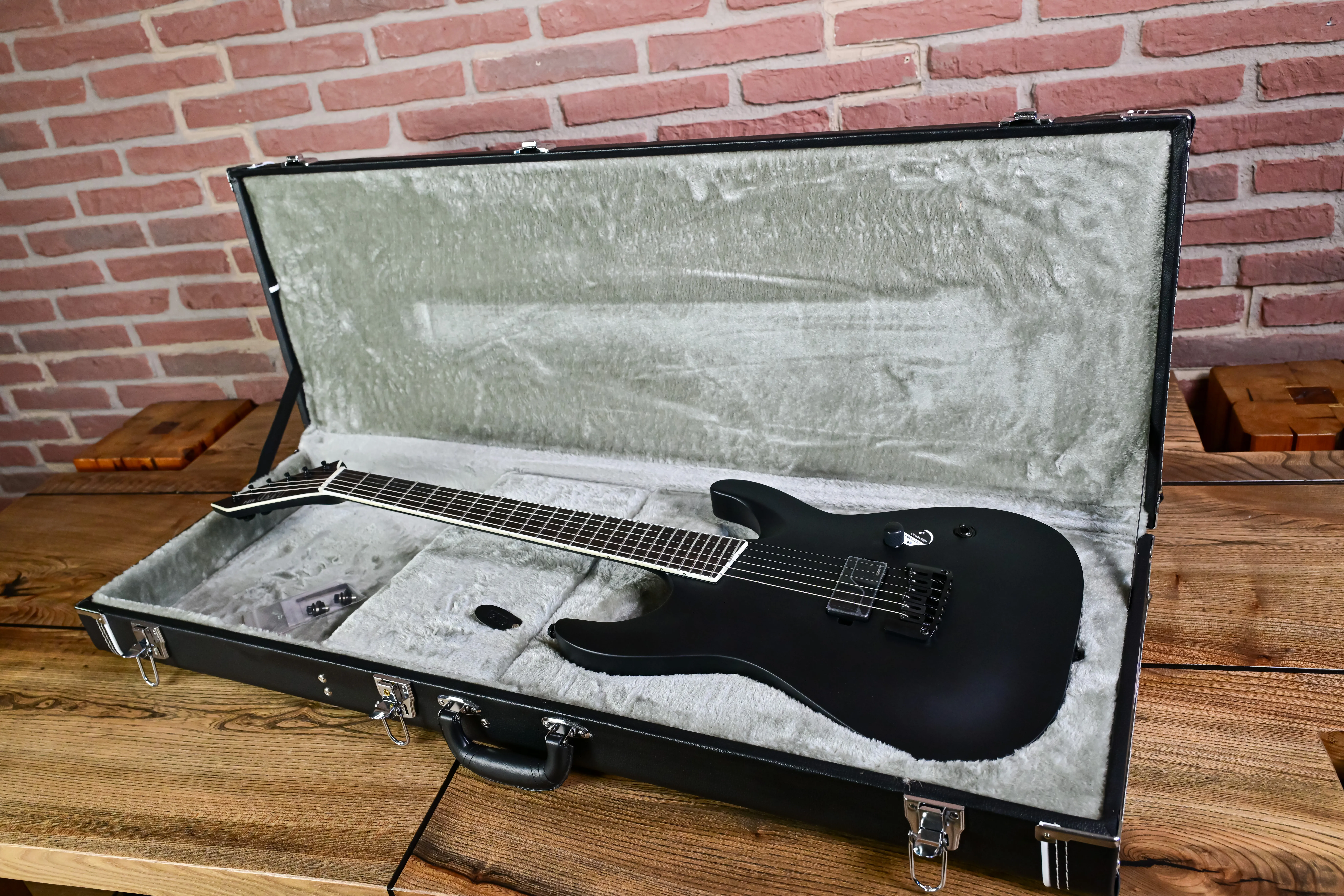 MT-I Mick Thomson Signature Black Satin 2026 E-Gitarre