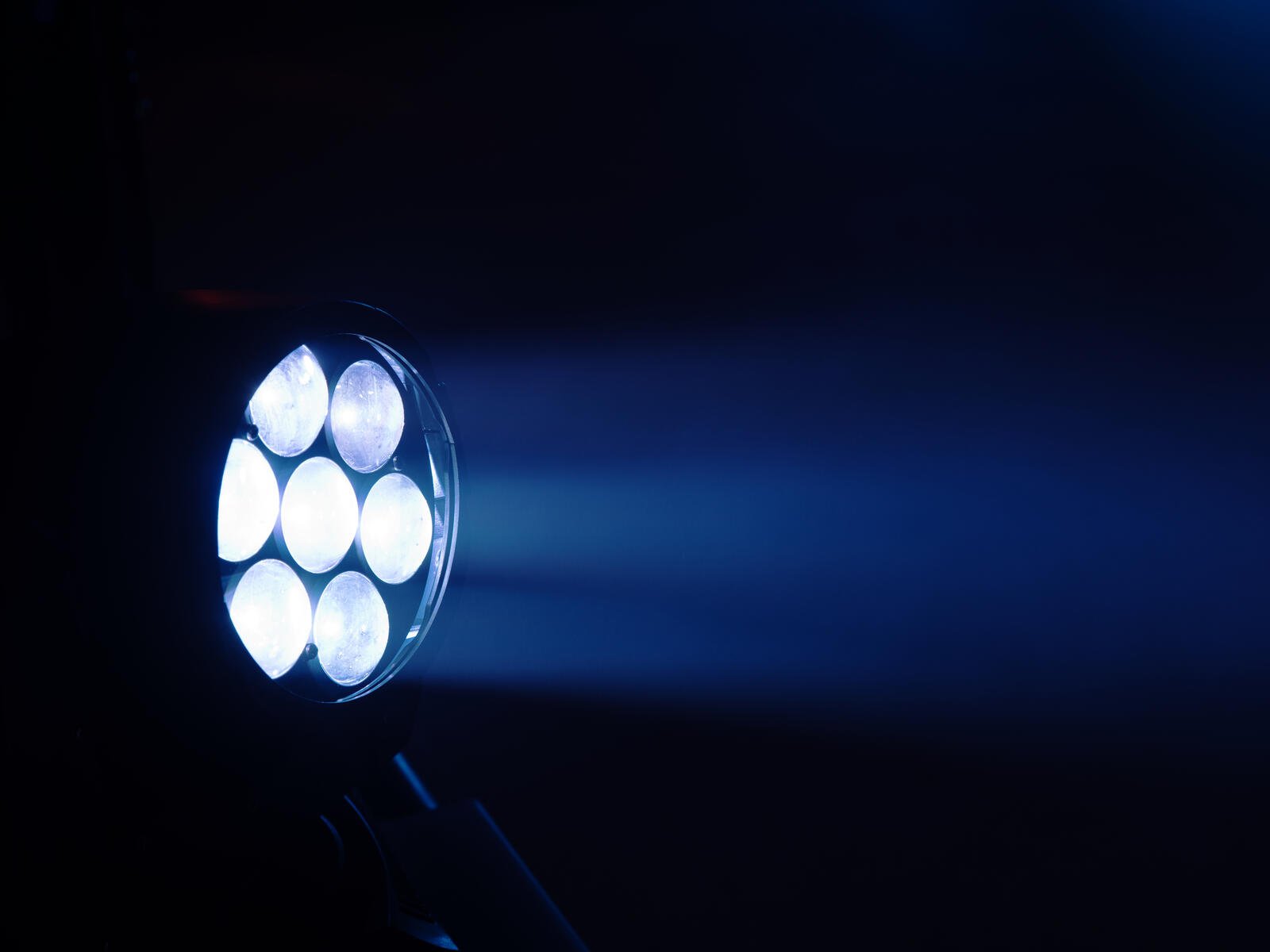 LED TMH-W63 Moving-Head Zoom Wash 