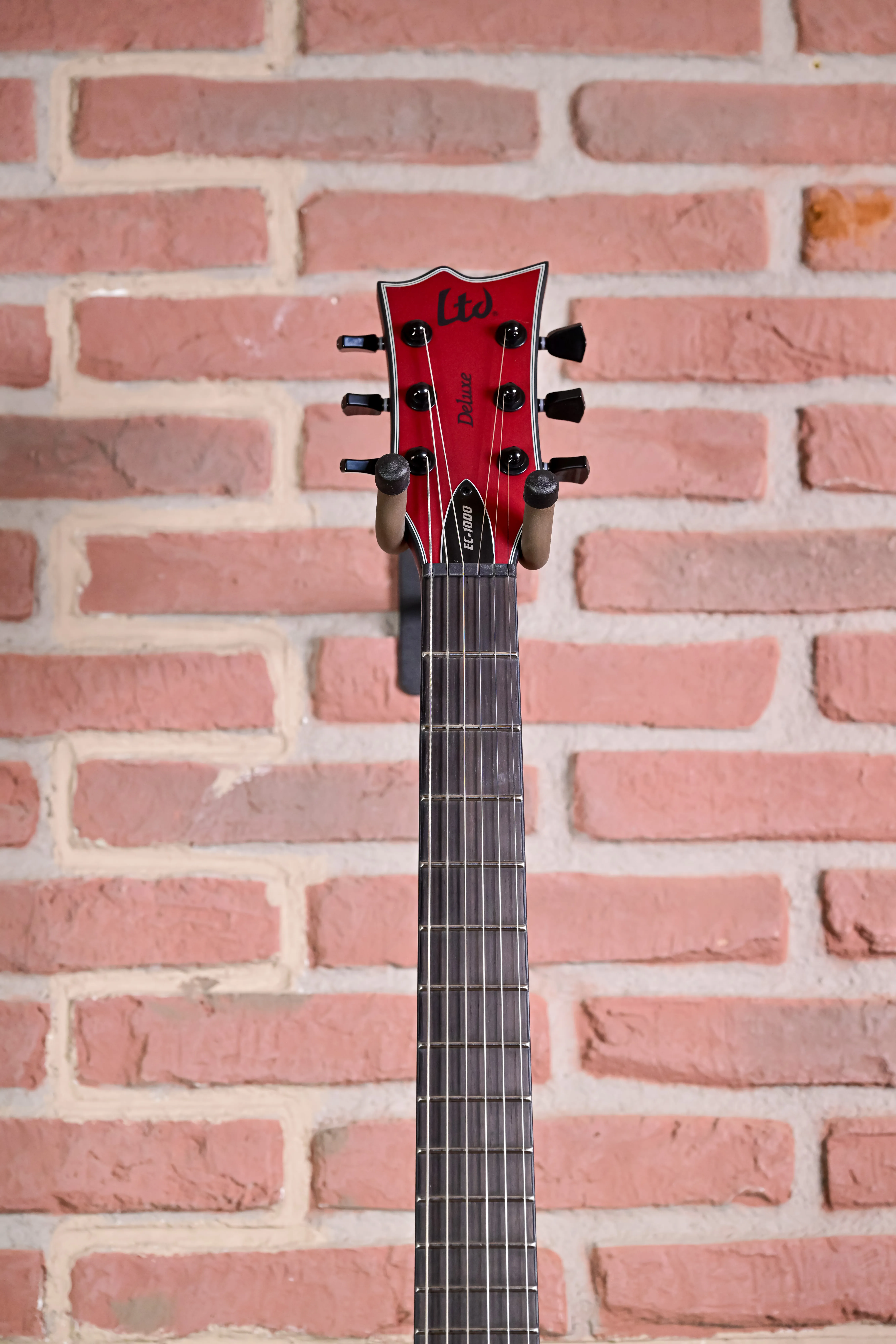EC-1000 Candy Apple Red Satin E-Gitarre