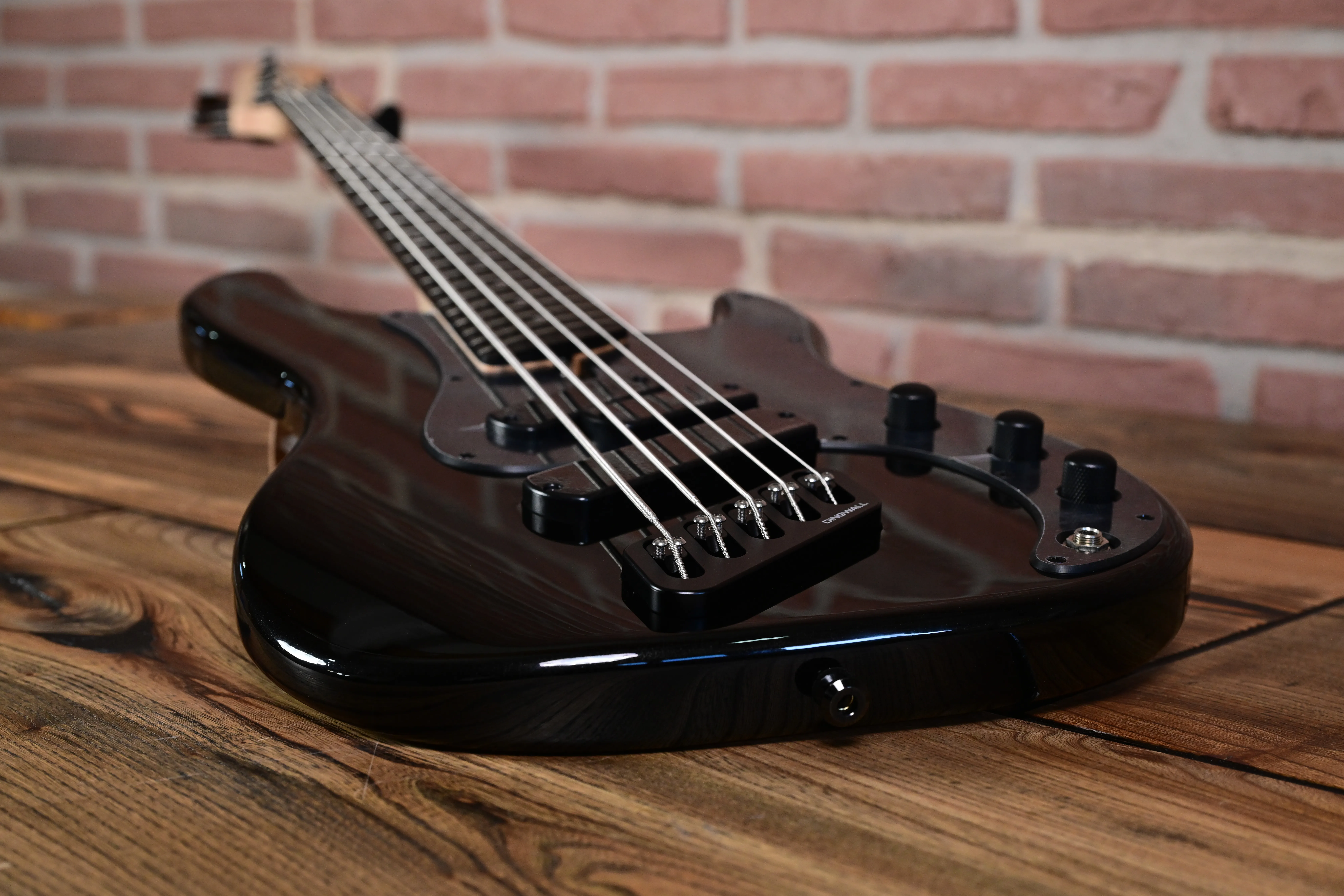 SP1 5-String Bass Gloss Metallic Black