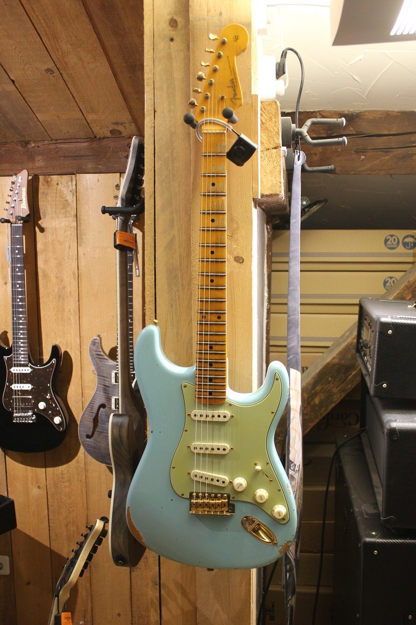 Custom Shop LTD '62 Bone Tone Stratocaster Relic - Faded Aged Daphne Blue
