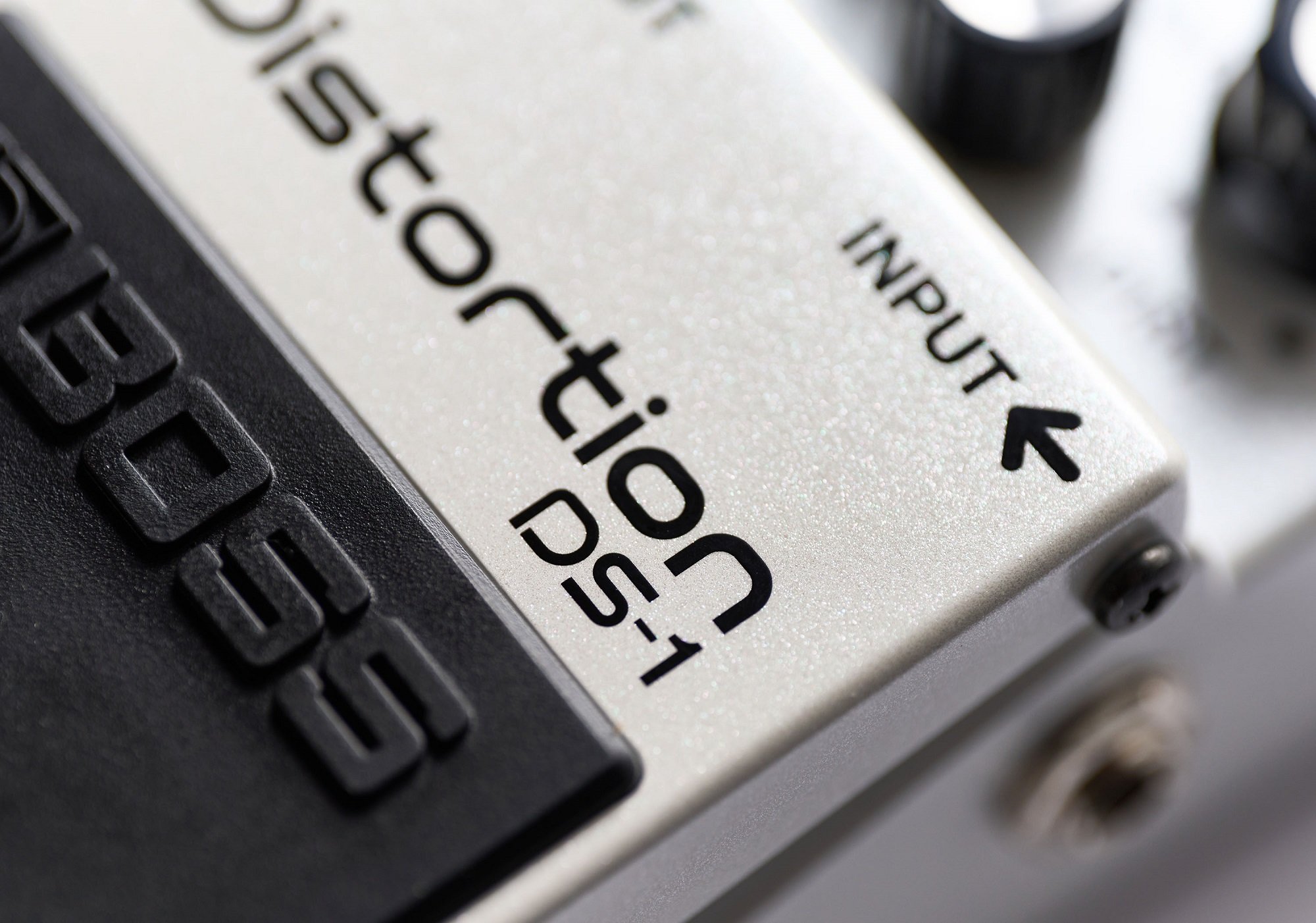 DS-1 White Limited Edition
