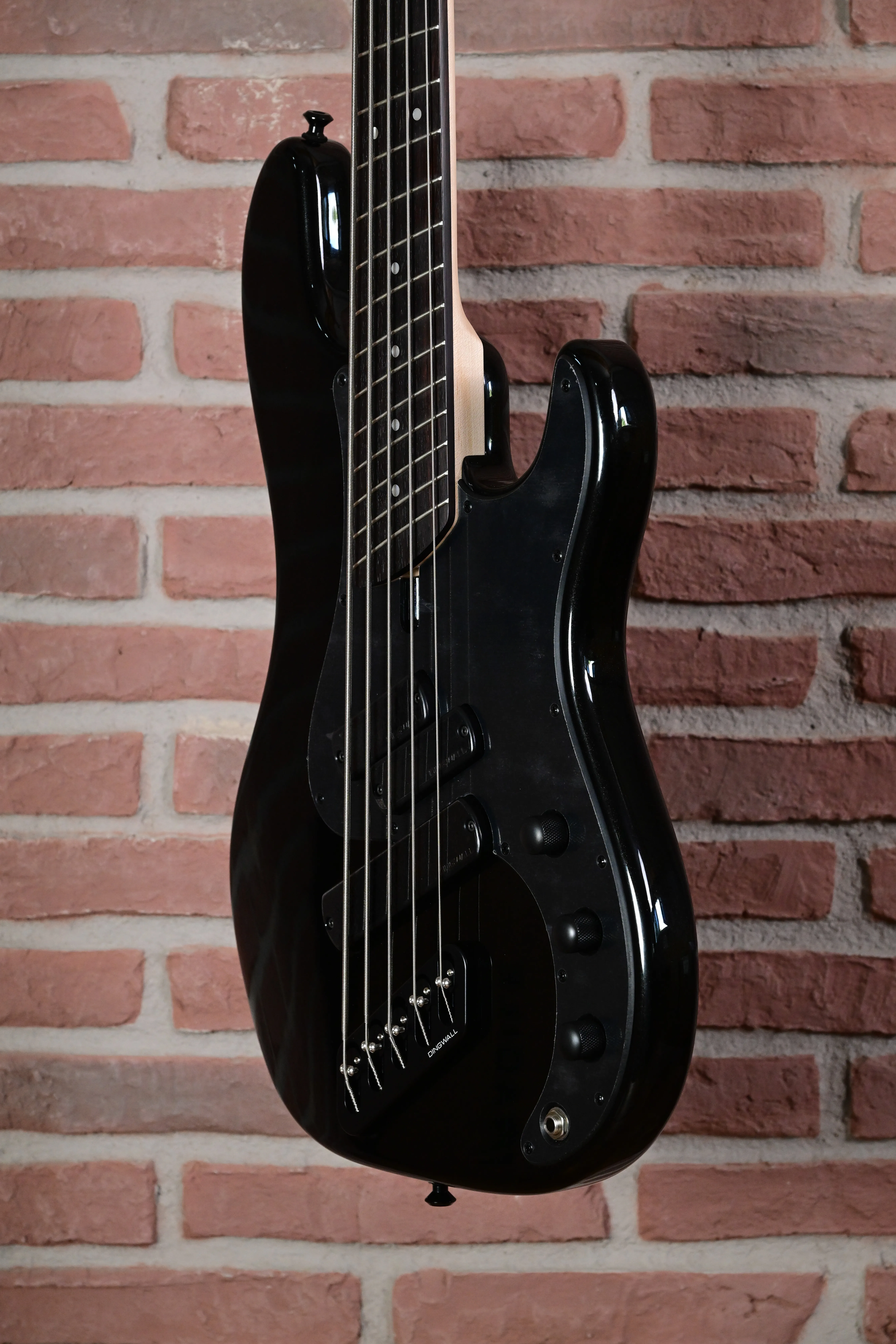 SP1 5-String Bass Gloss Metallic Black