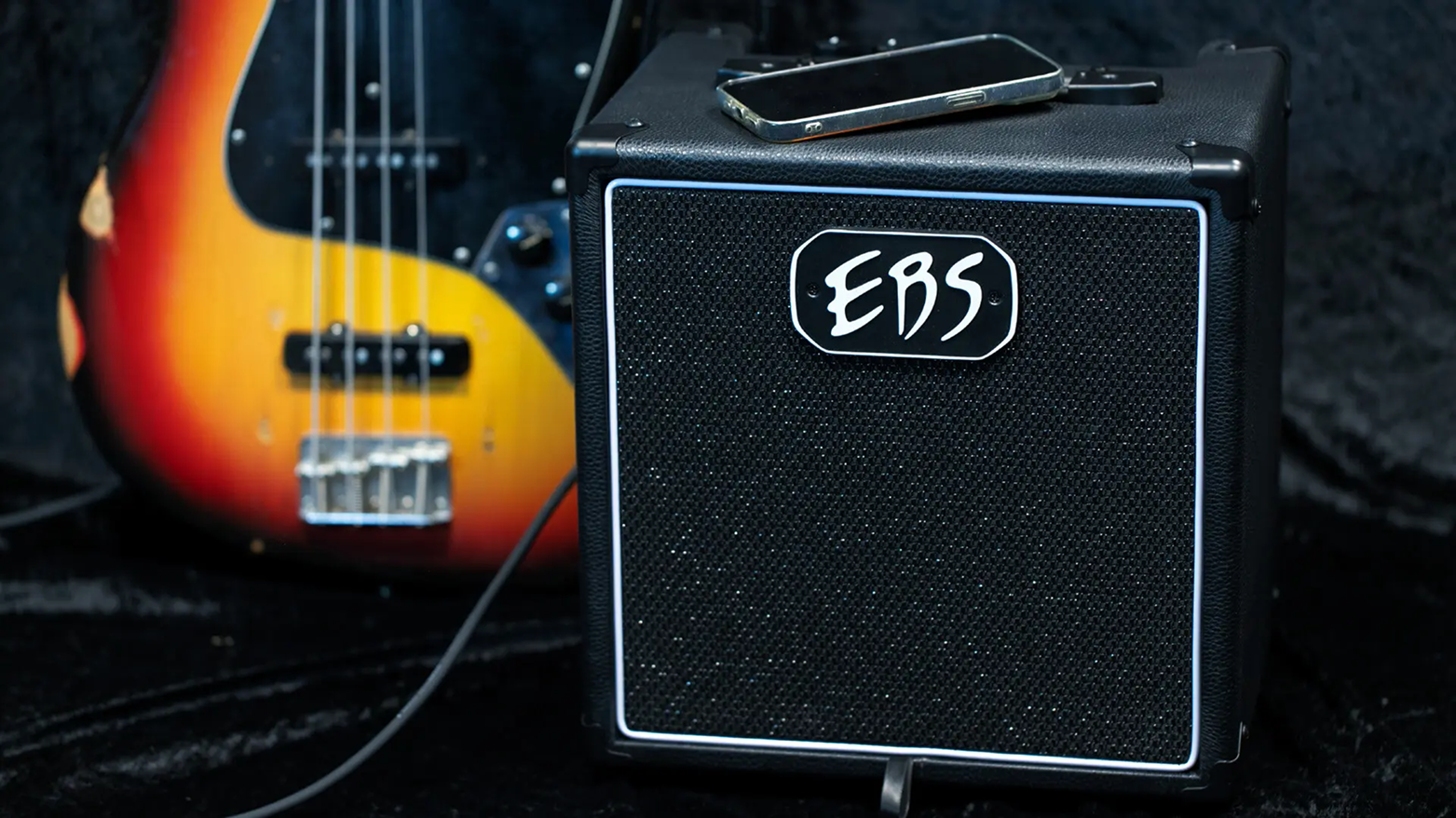 Bassverstärker, Gitarrenverstärker, Schwarzes Gehäuse, Lautsprecherbox, Strukturierter Bezug