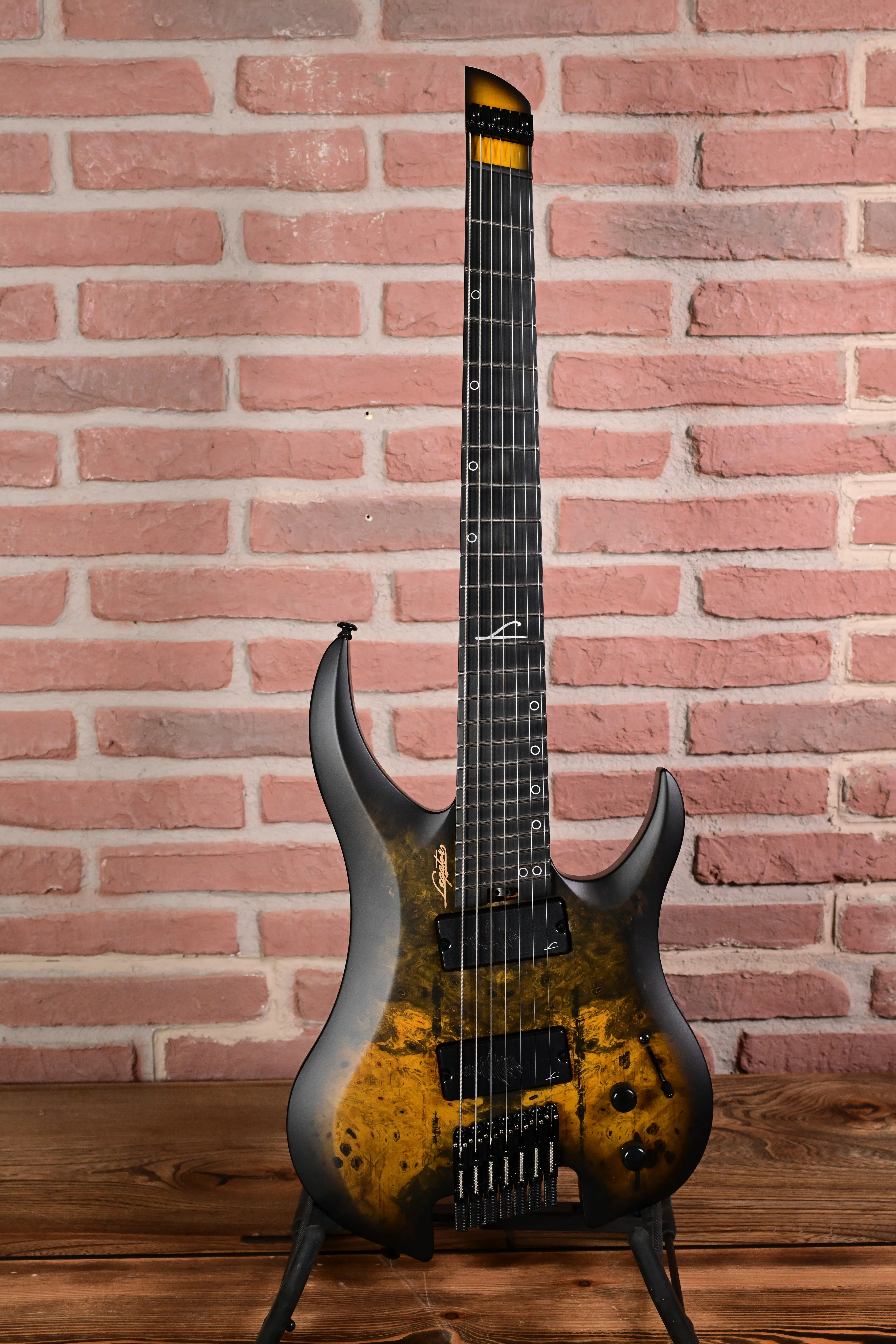 E-Gitarre, acht Saiten, Sunburst-Lackierung, schwarzer Korpus, Headless-Gitarre