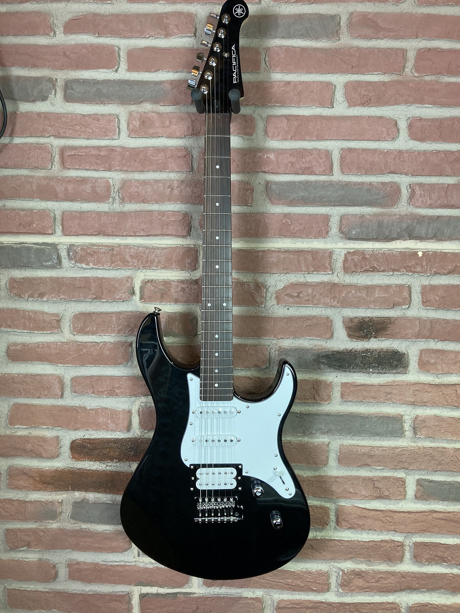 Pacifica 212 VQM Translucent Black