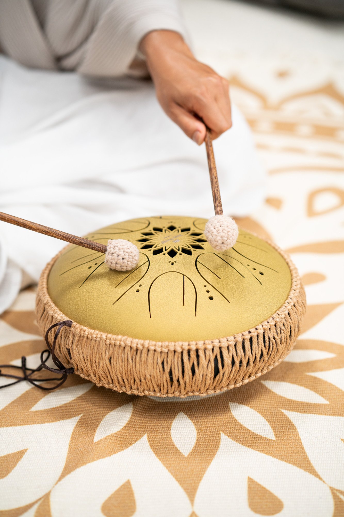 MOSTD3G Medium Octave Steel Tongue Drum Gold C Dur