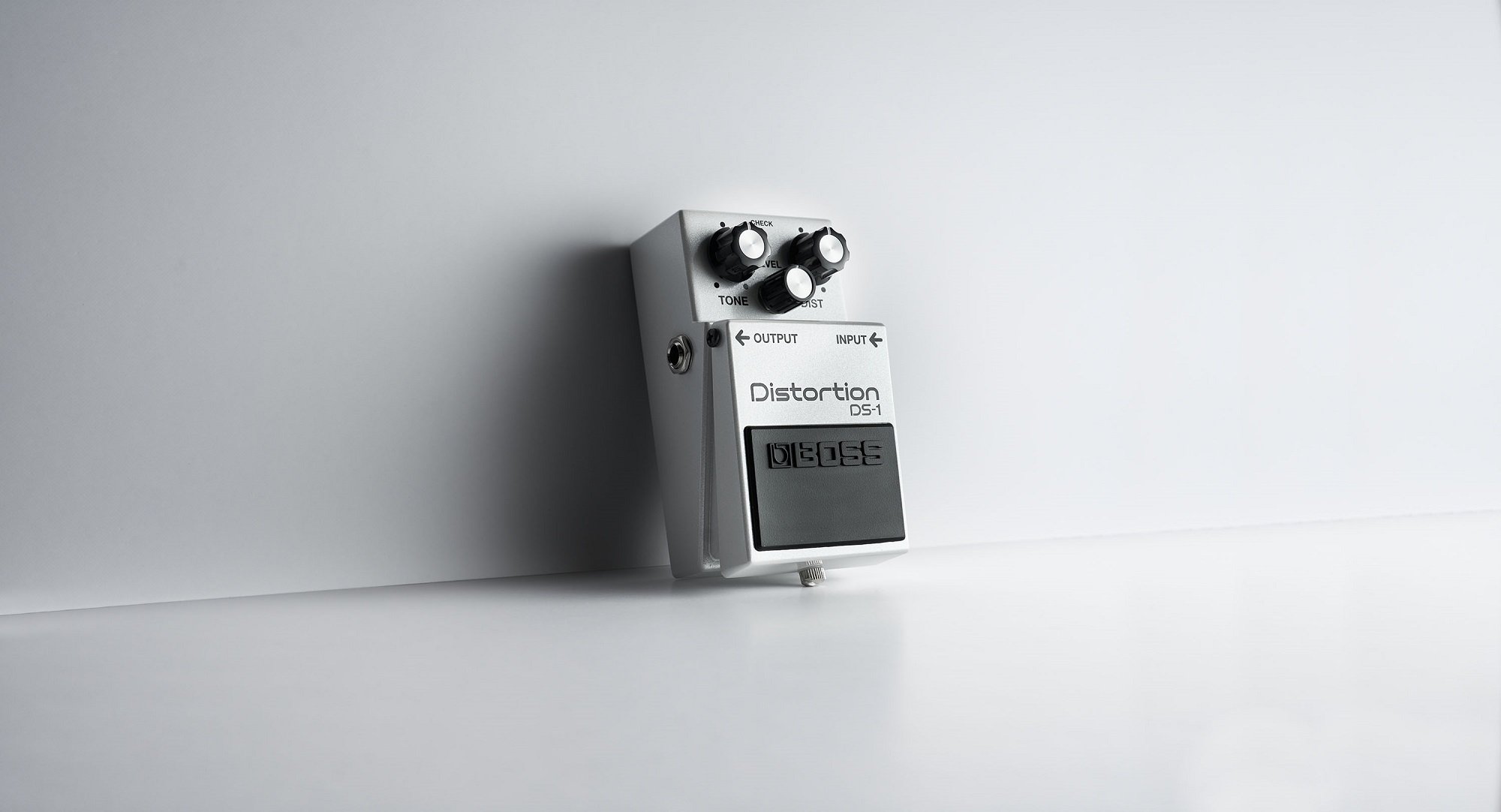 DS-1 White Limited Edition