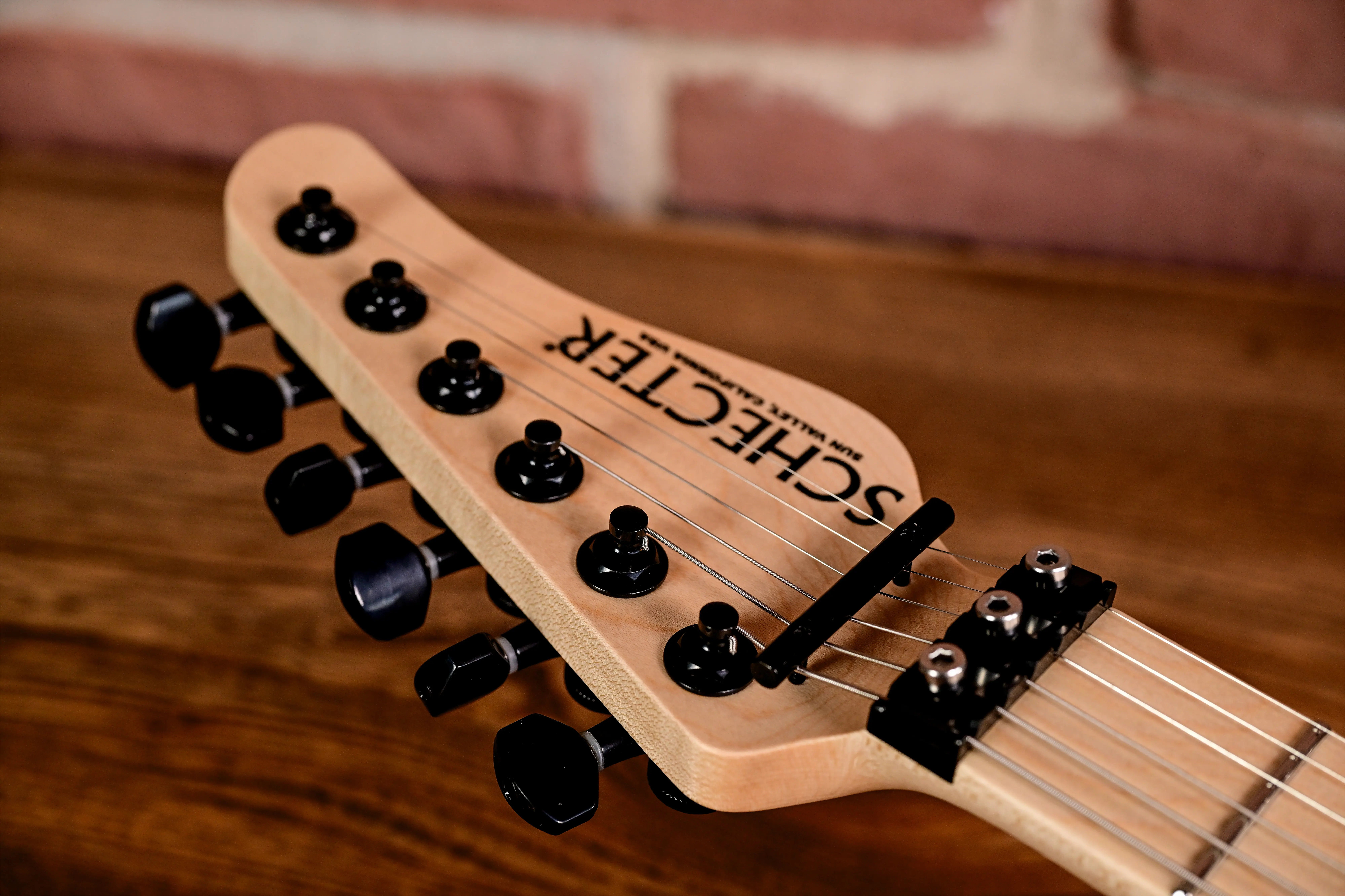 E-Gitarrenhals, Ahornholz, Naturfarben, schwarze Mechaniken, Gitarrenkopf