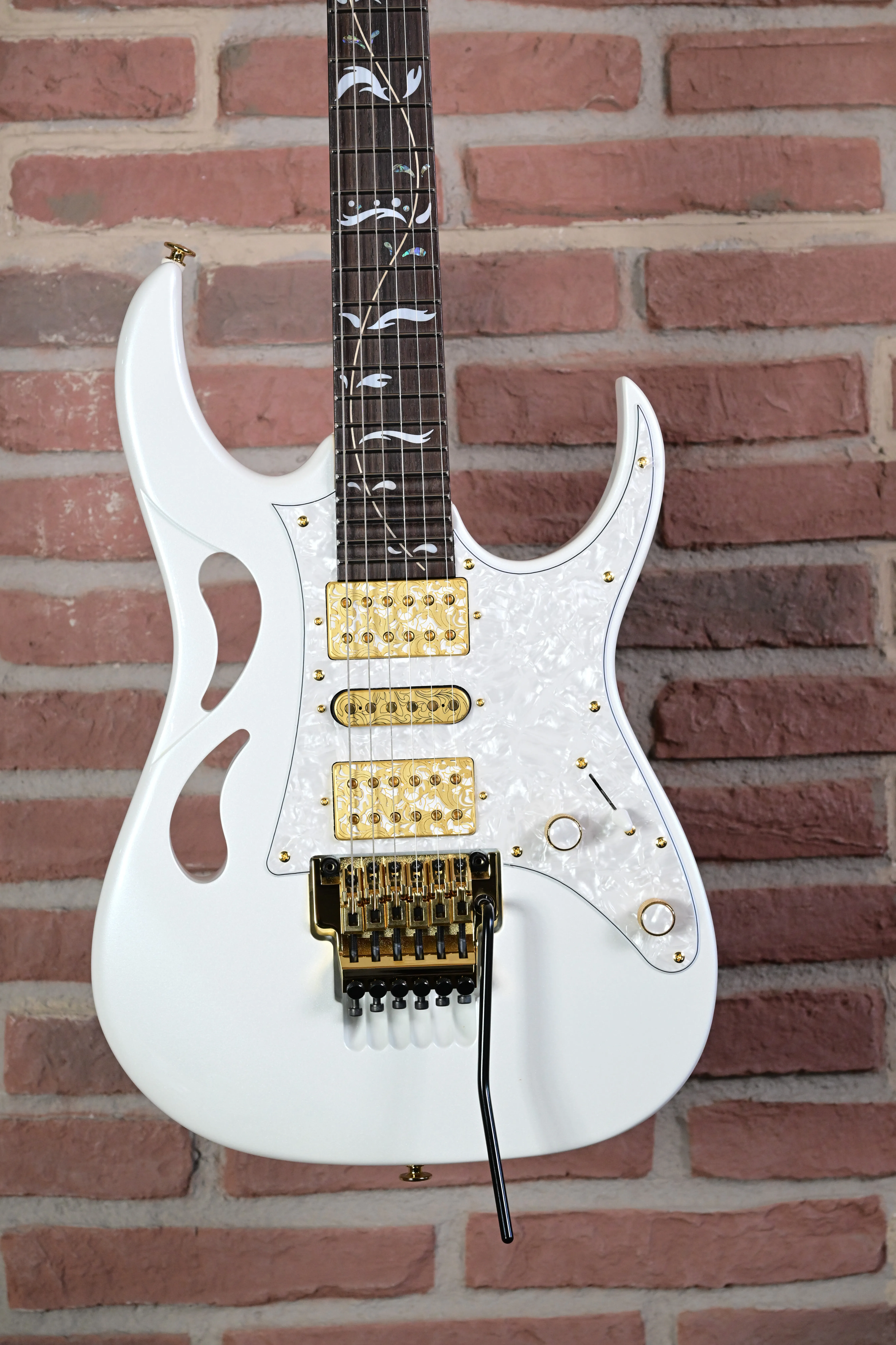 PIA3761-SLW Steve Vai Signature E-Gitarre Stallion White