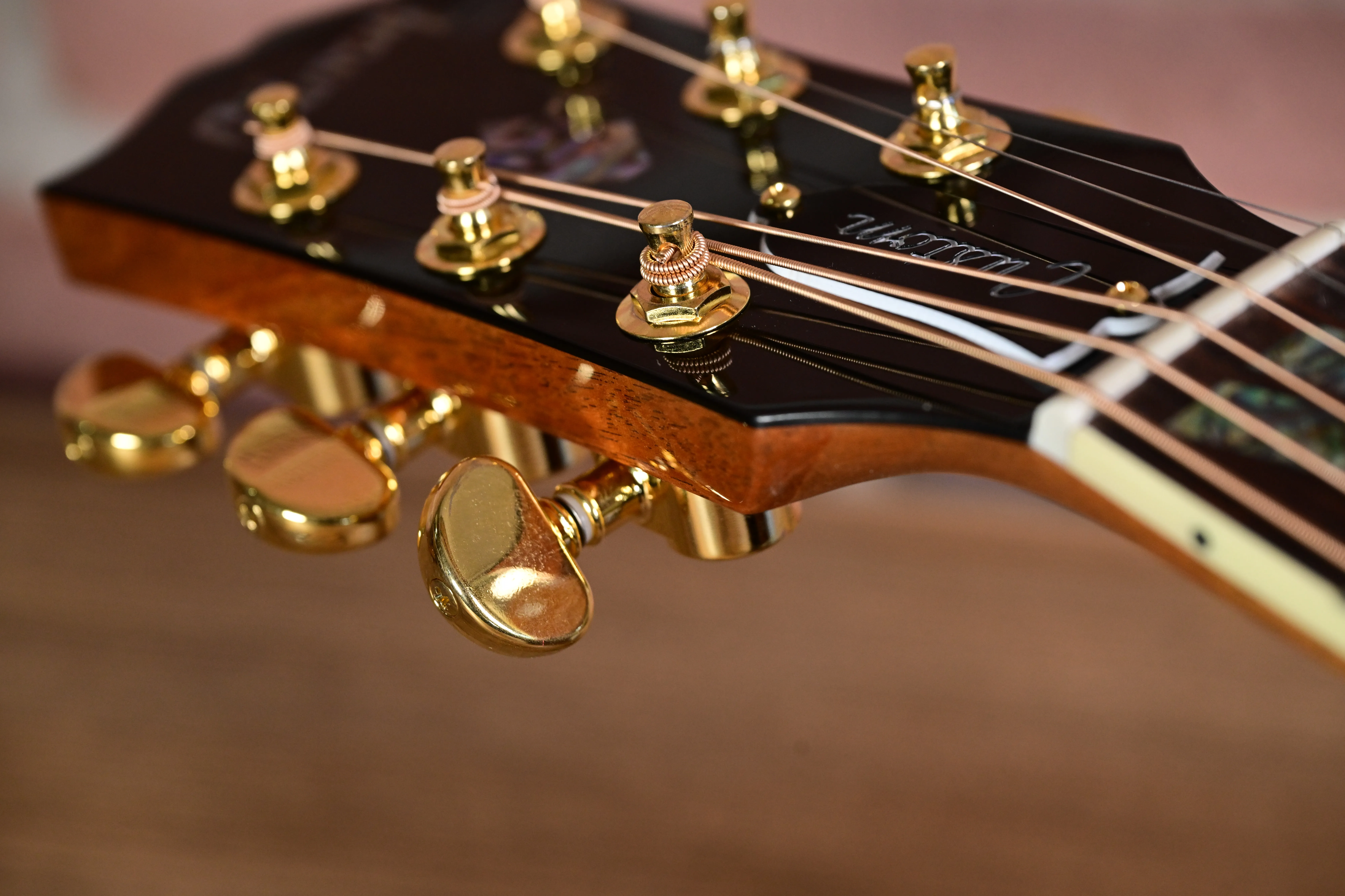 Hummingbird Elegant Koa Honeyburst M2M Custom Shop