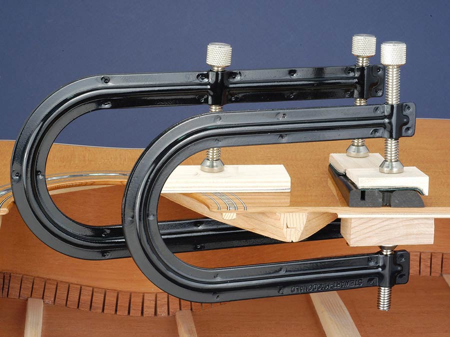 SM2011 soundhole clamp with leveler