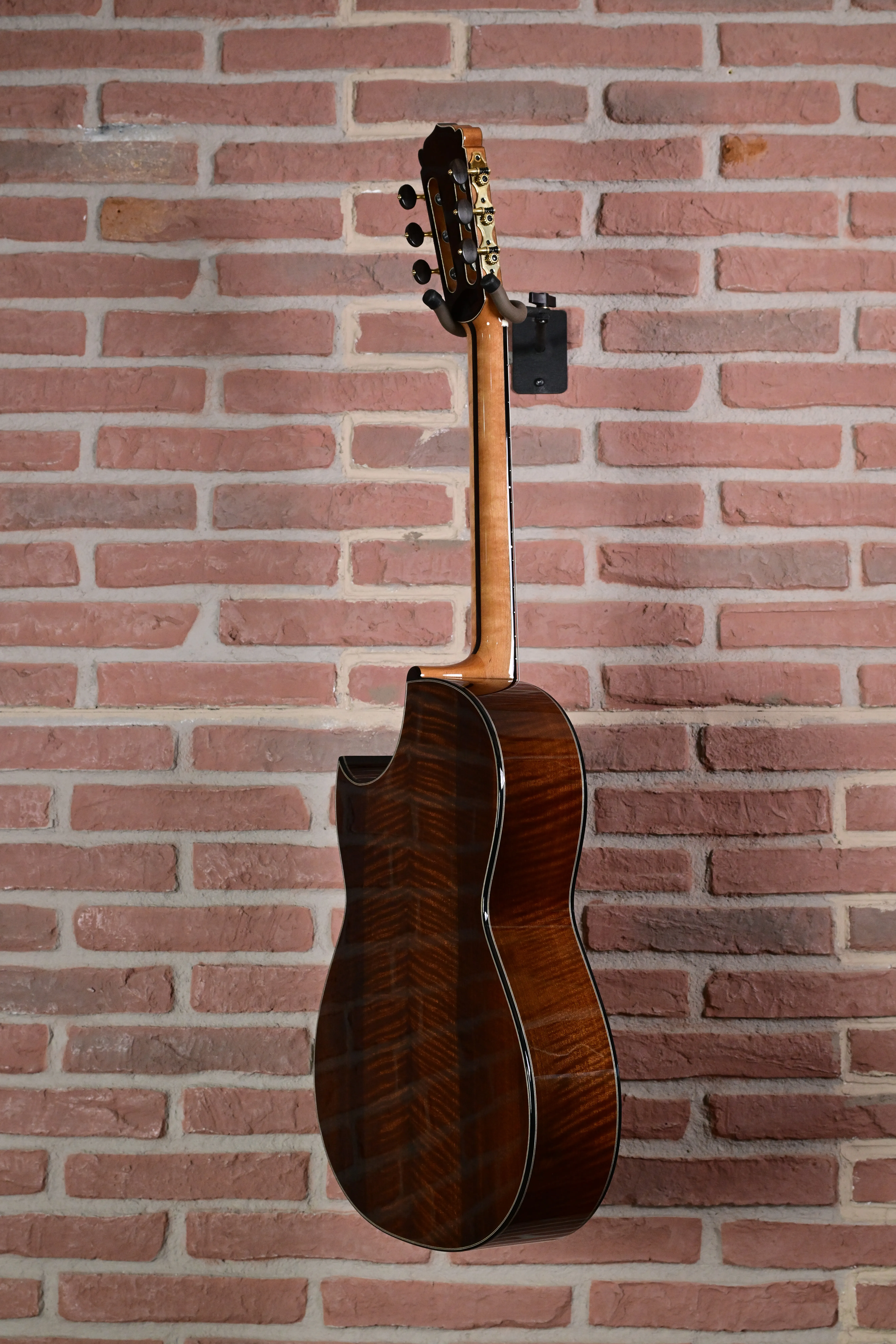 Crossover Nylonstringgitarre mit Udo Rösner Pickup