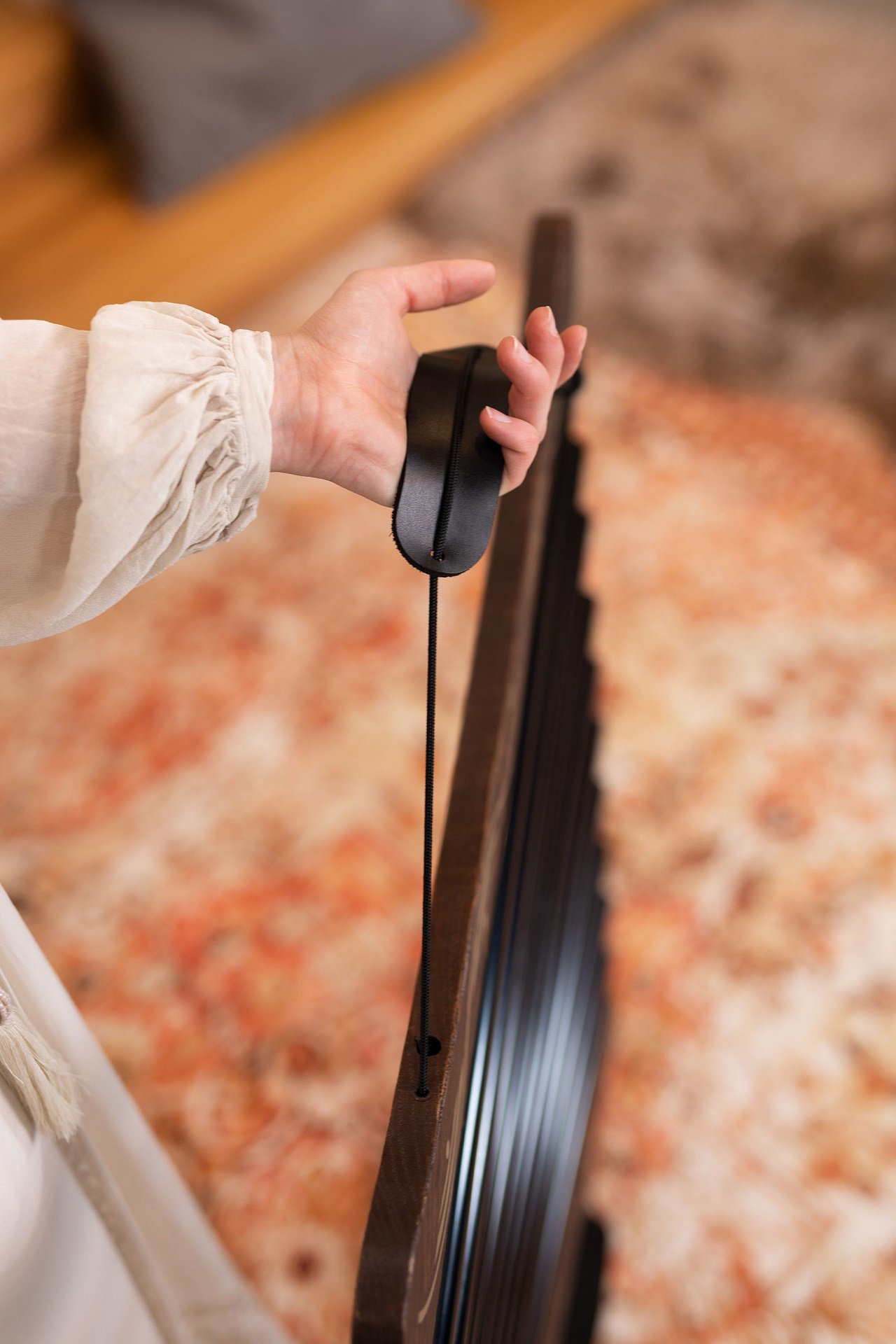 MFC10EMIBK Meditation Flow Chime, 38"/ 95cm, E Moll, Schwarz