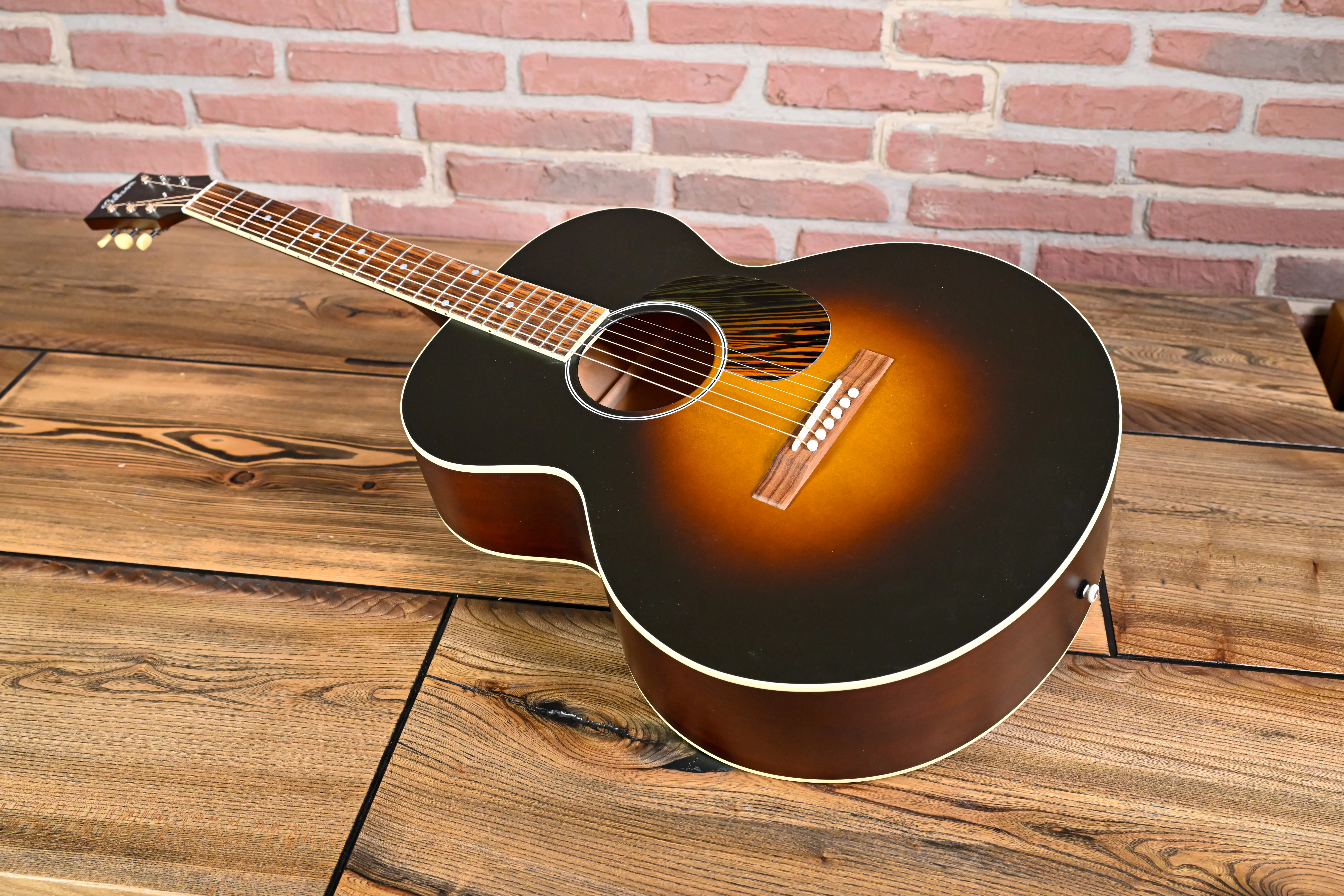 J-185 Century 12-Fret Vintage Sunburst Jumbo Westerngitarre