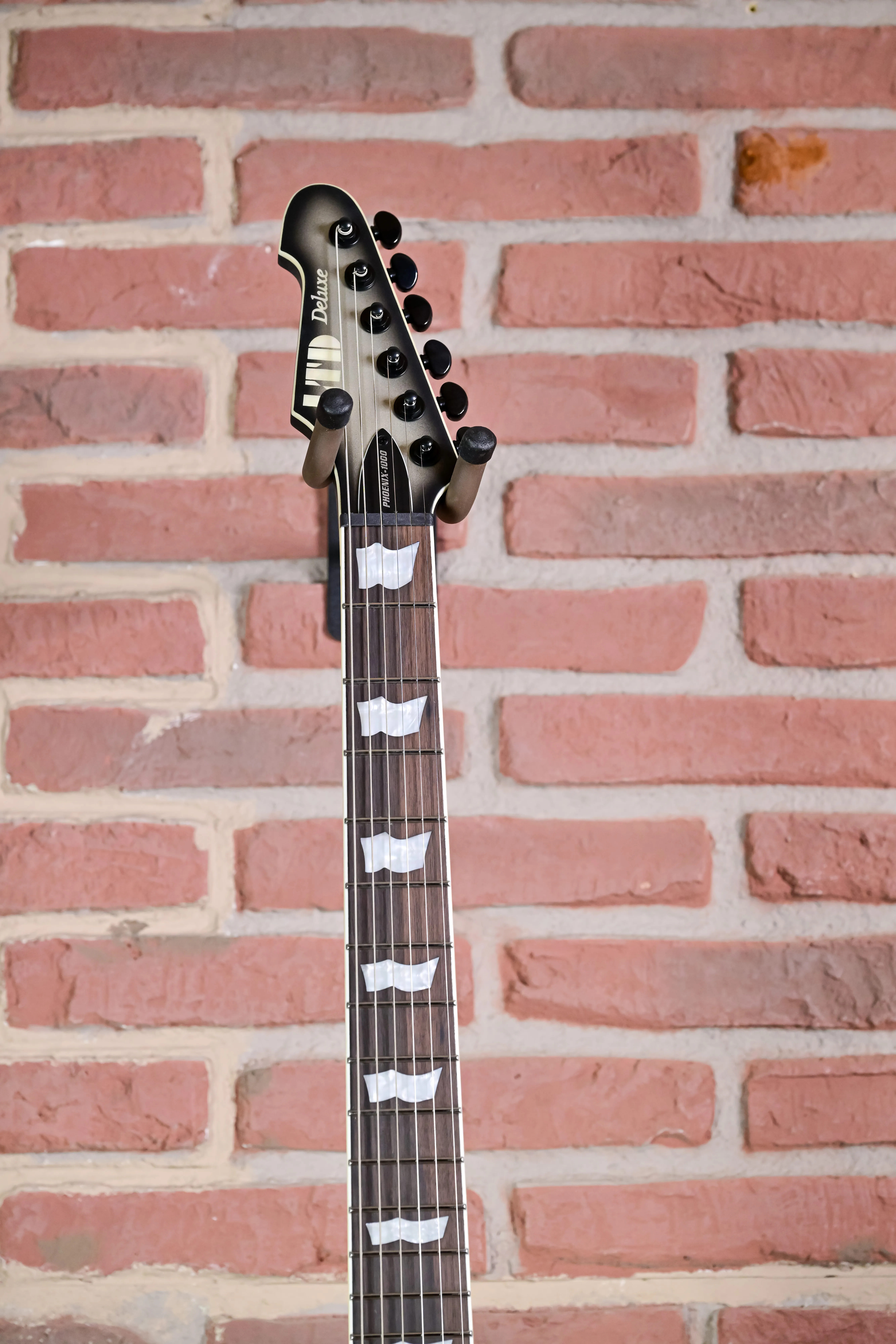 Phoenix-1000 Evertune Silver Sunburst Satin E-Gitarre
