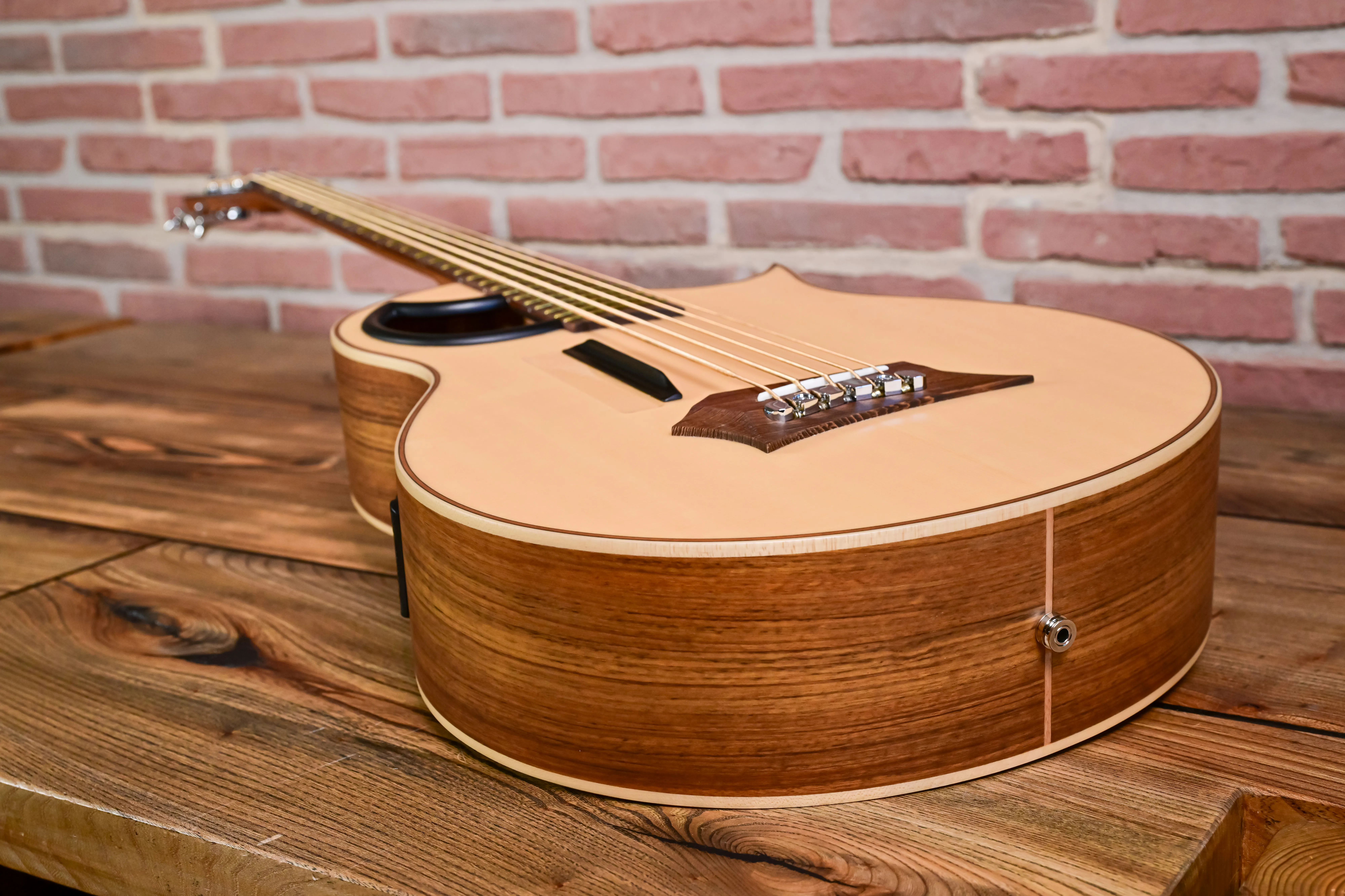 Alien 5 Natural 5-String Acoustic Bass Fretted (B-Stock)