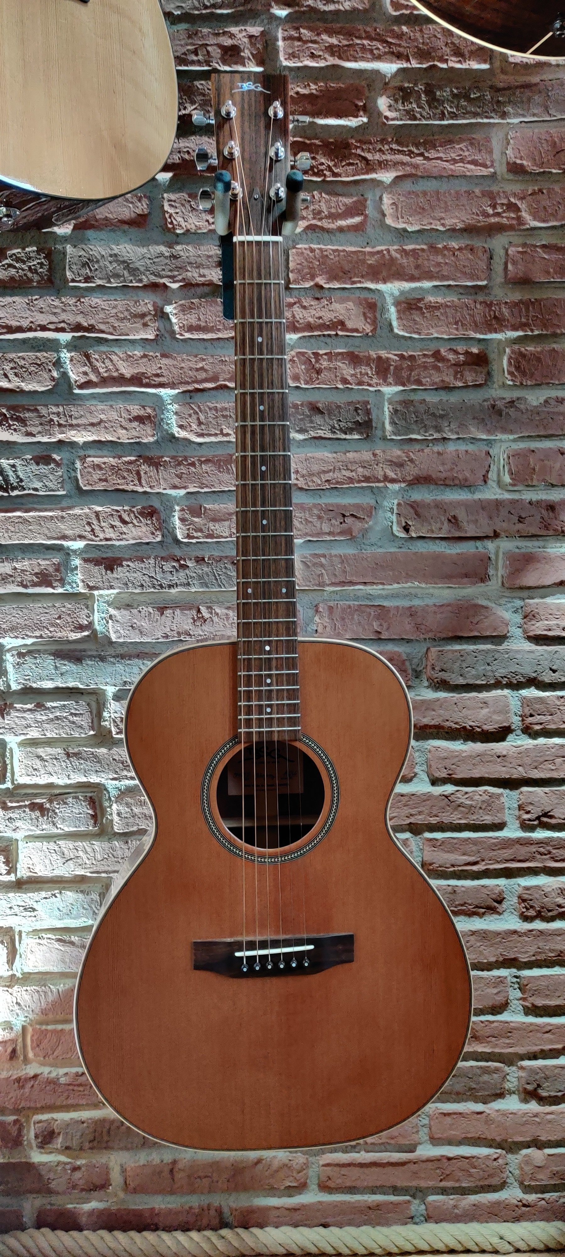 OM 10 F Mahogany - Westerngitarre "Showroom Modell"
