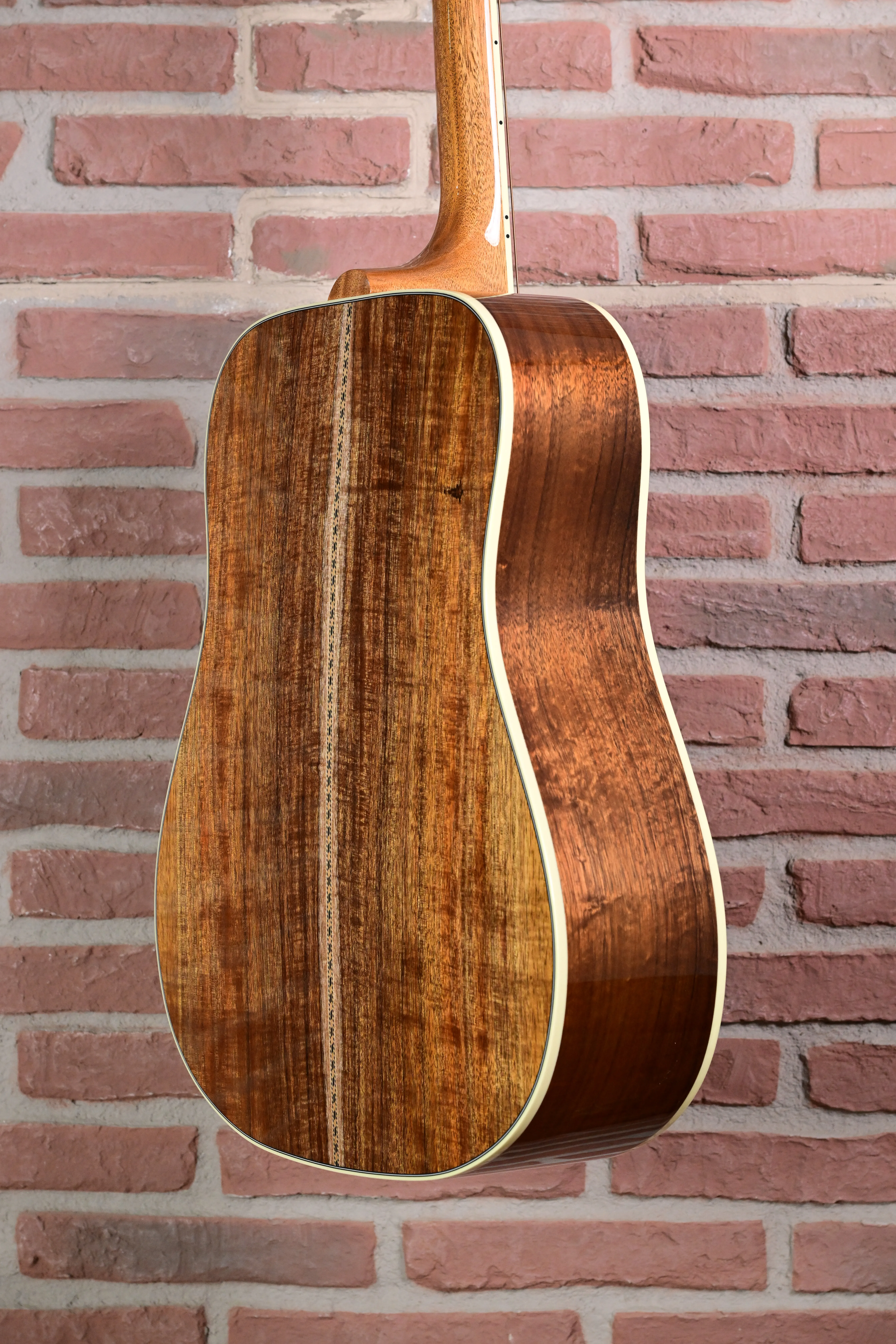 Hummingbird Elegant Koa Honeyburst M2M Custom Shop