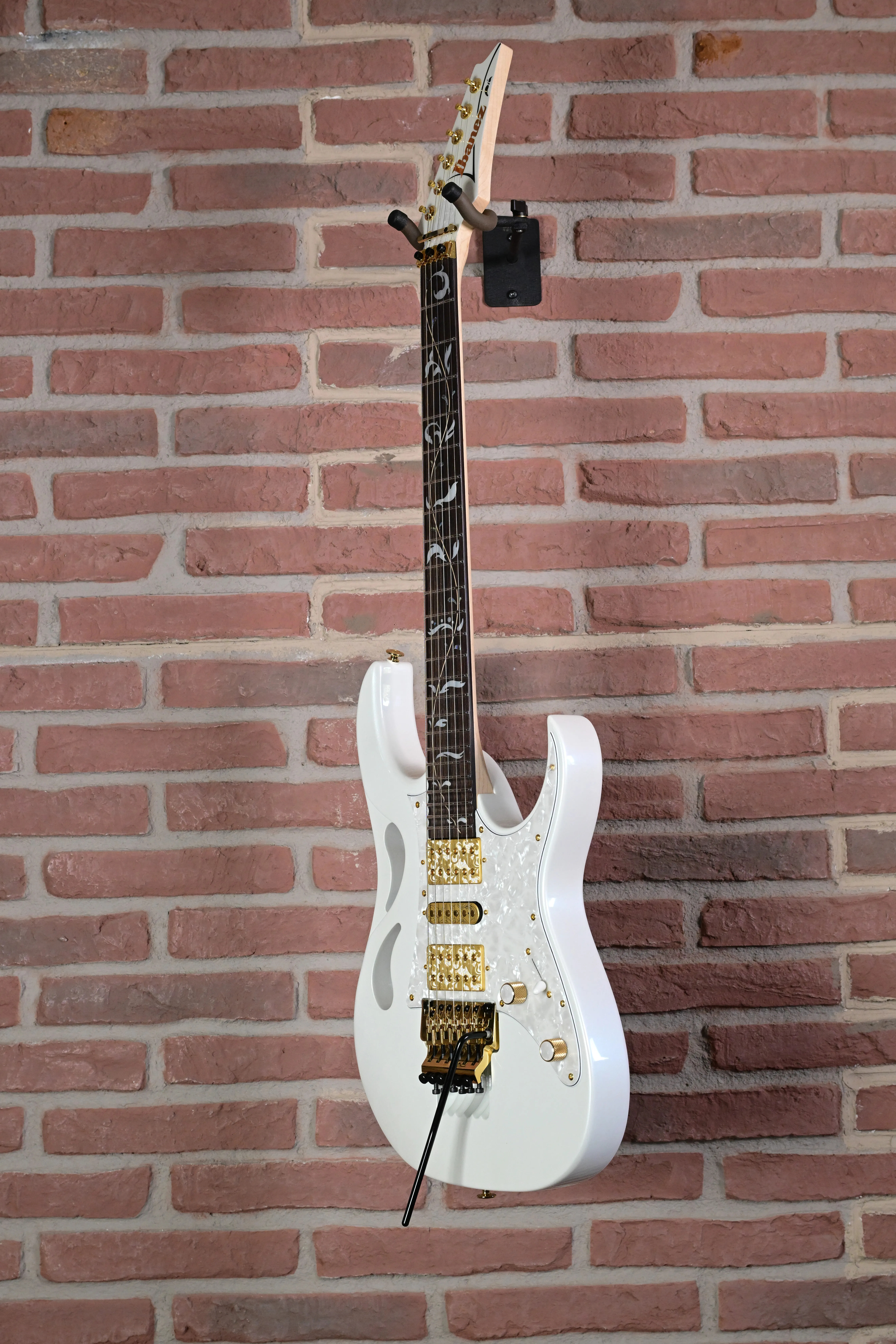 PIA3761-SLW Steve Vai Signature E-Gitarre Stallion White