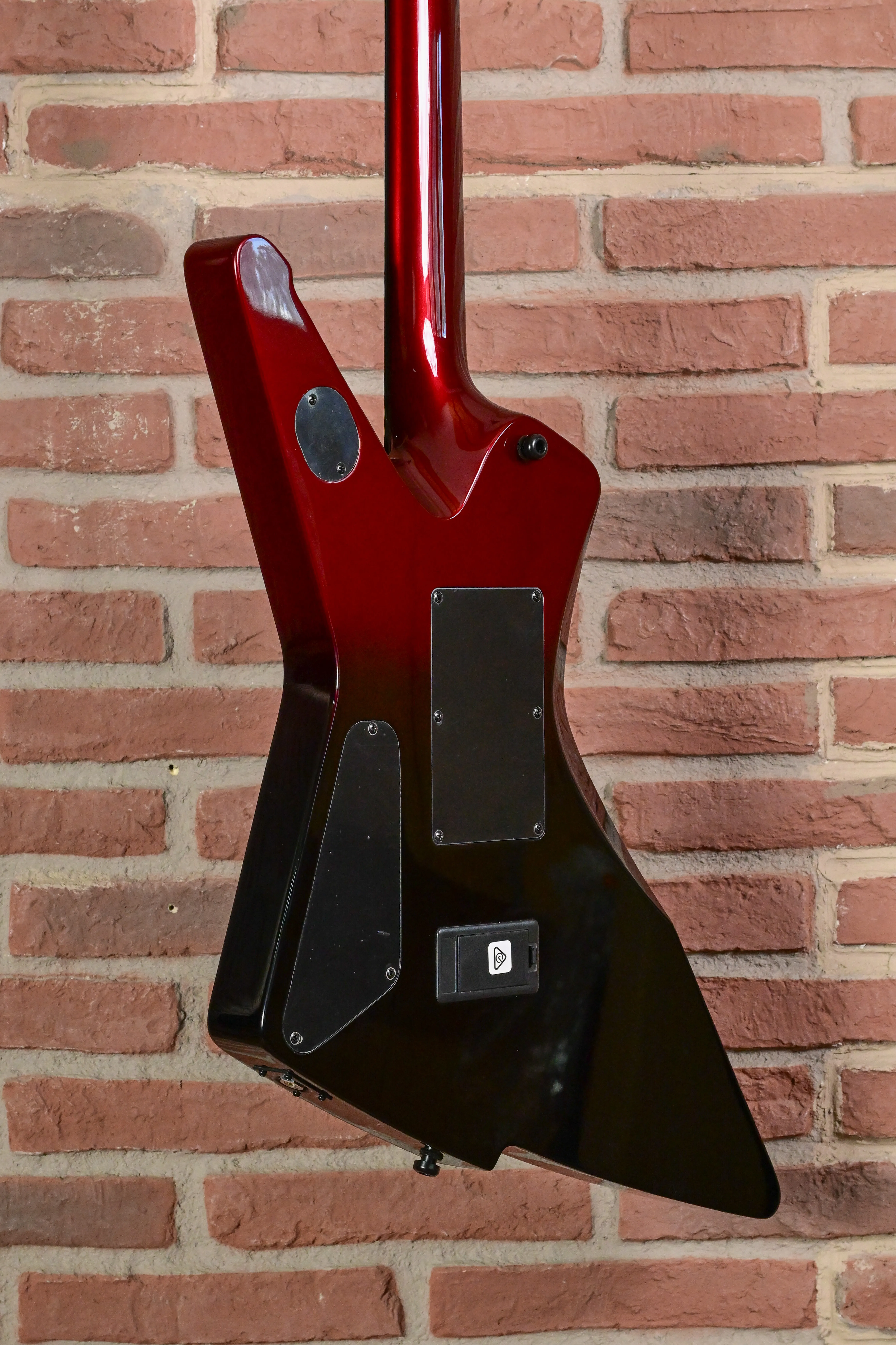 E-Gitarre, roter Korpus, schwarze Rückseite, E-Gitarren-Korpus
