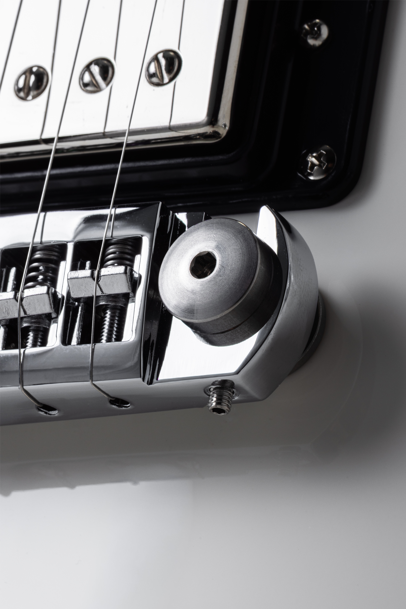 Ultra Max - Danko Jones Signature White Gloss