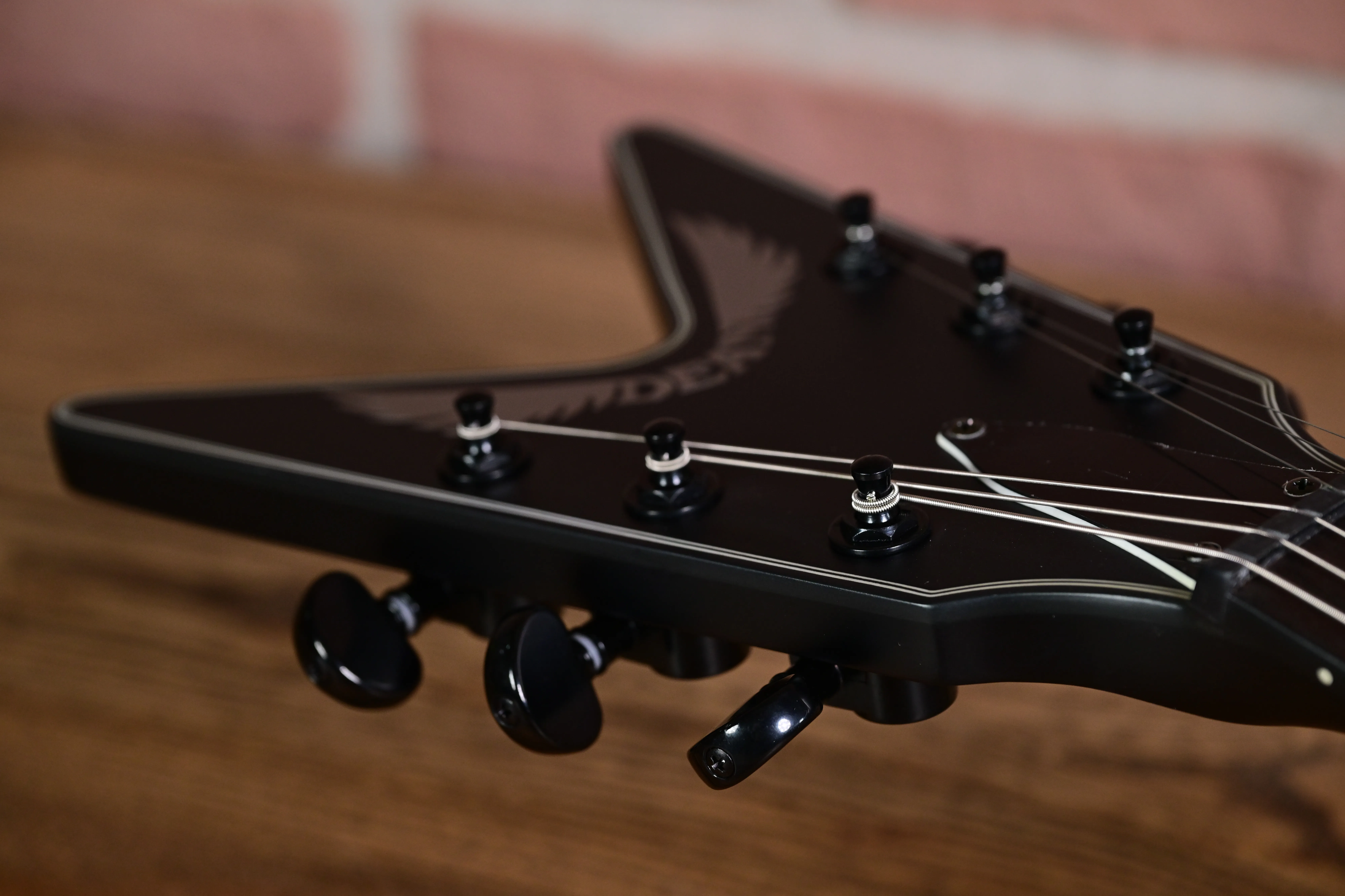 V Select Fishman Fluence Black Satin