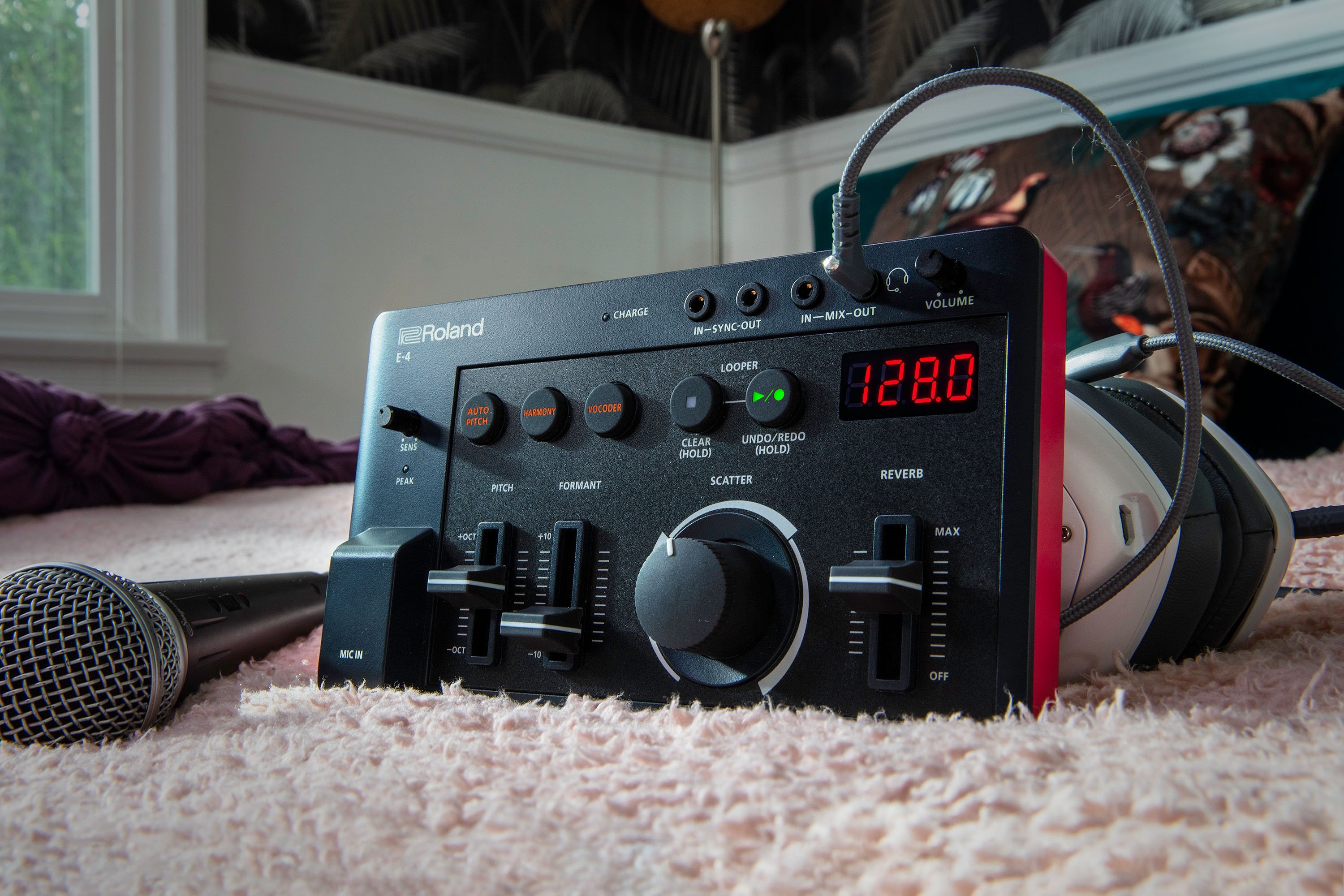 AIRA Compact E-4 Voice Tweaker  