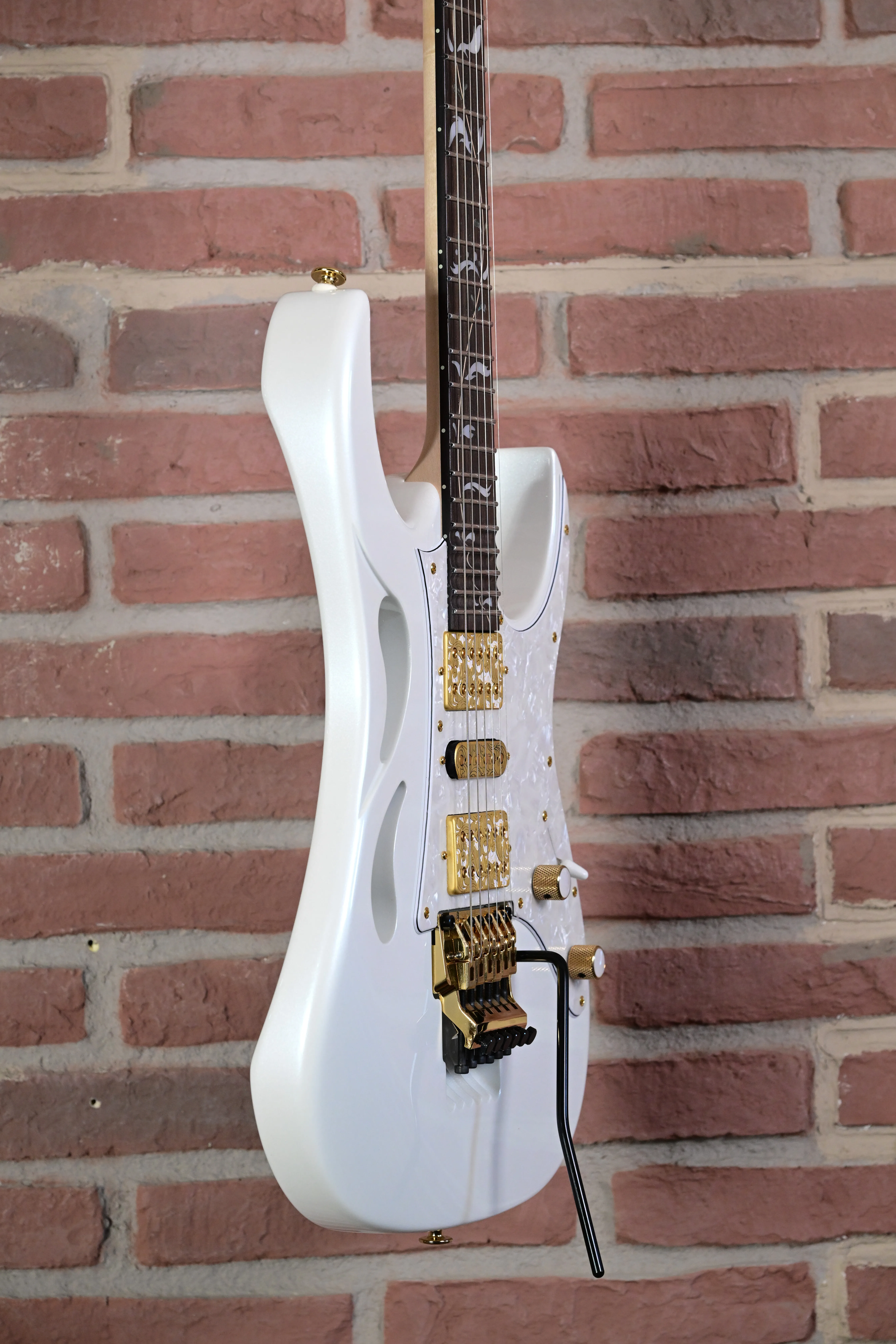 PIA3761-SLW Steve Vai Signature E-Gitarre Stallion White