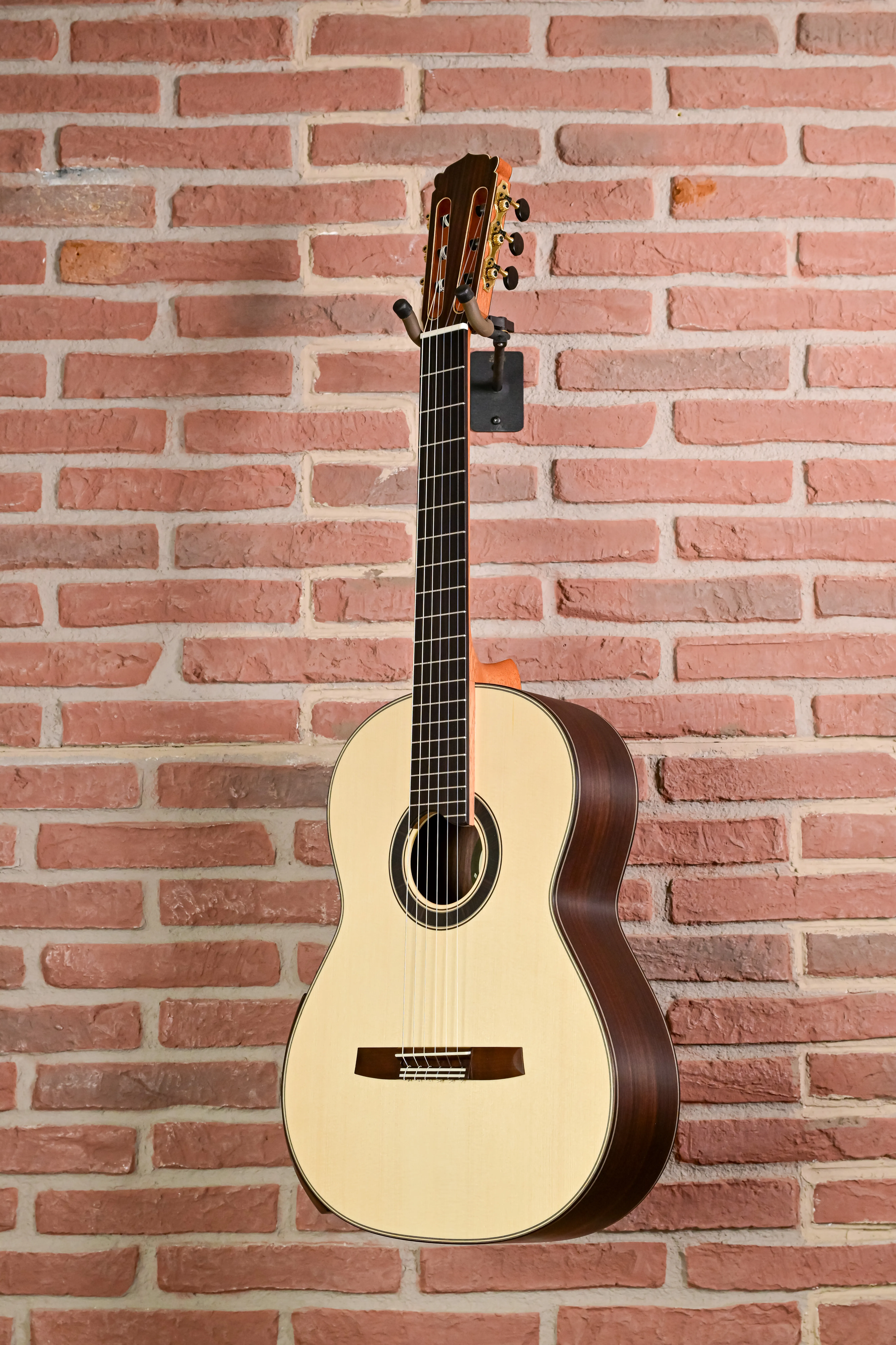 New Century-Lattice Classical Guitar Upper Class