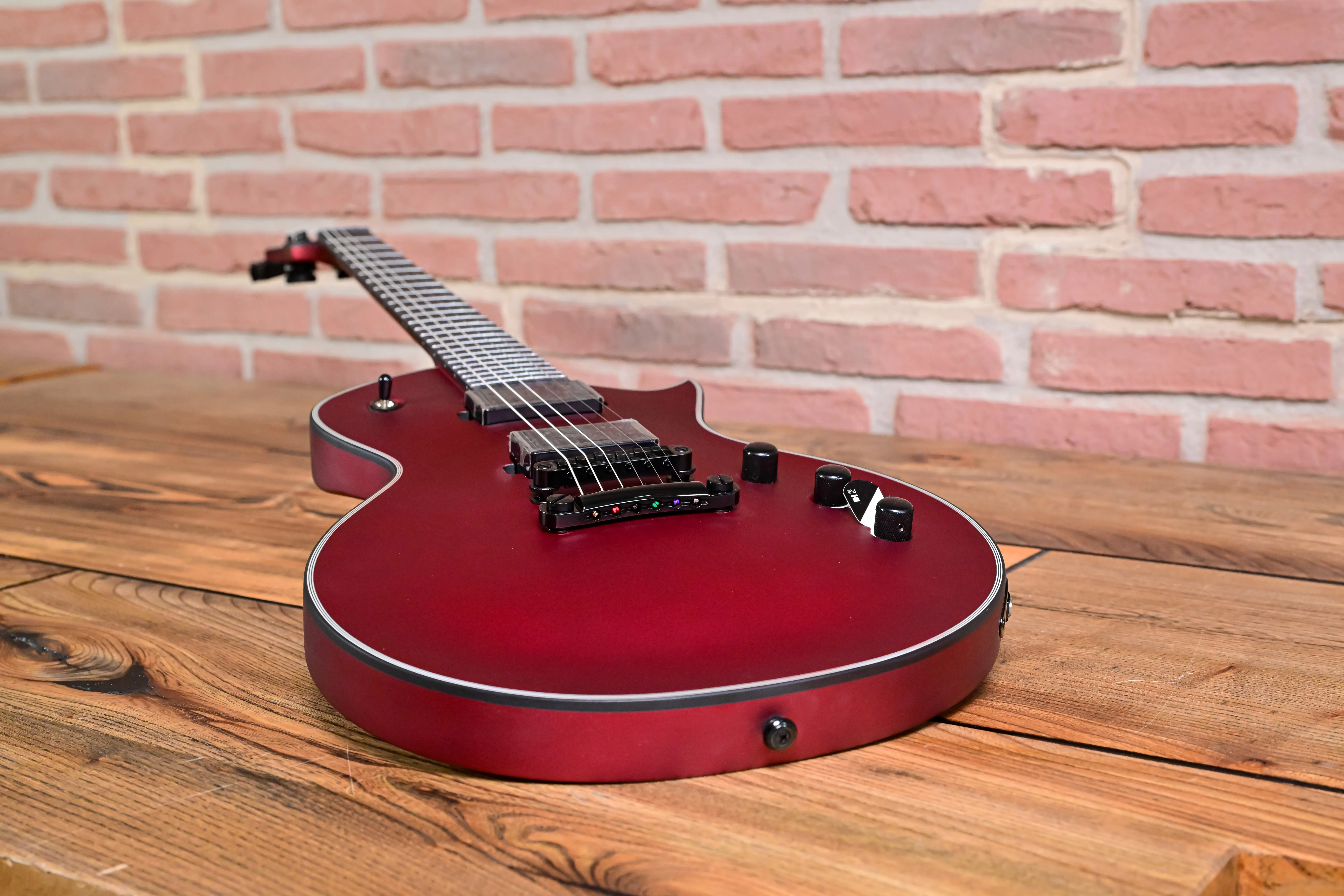 EC-1000 Candy Apple Red Satin E-Gitarre