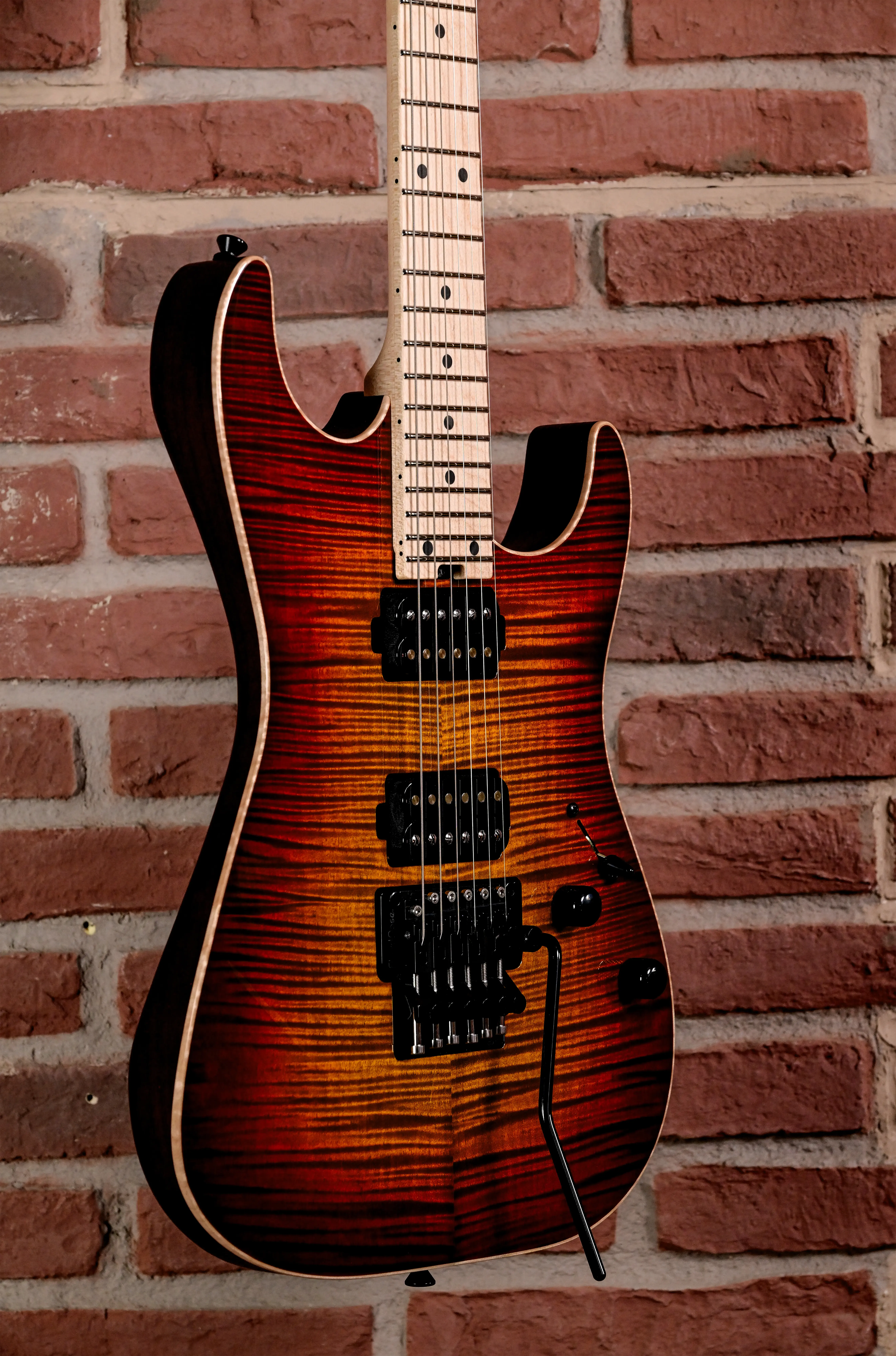 E-Gitarre, Flammenahorn-Decke, Rotbraun gestreift, Ahornhals, Humbucker-Tonabnehmer
