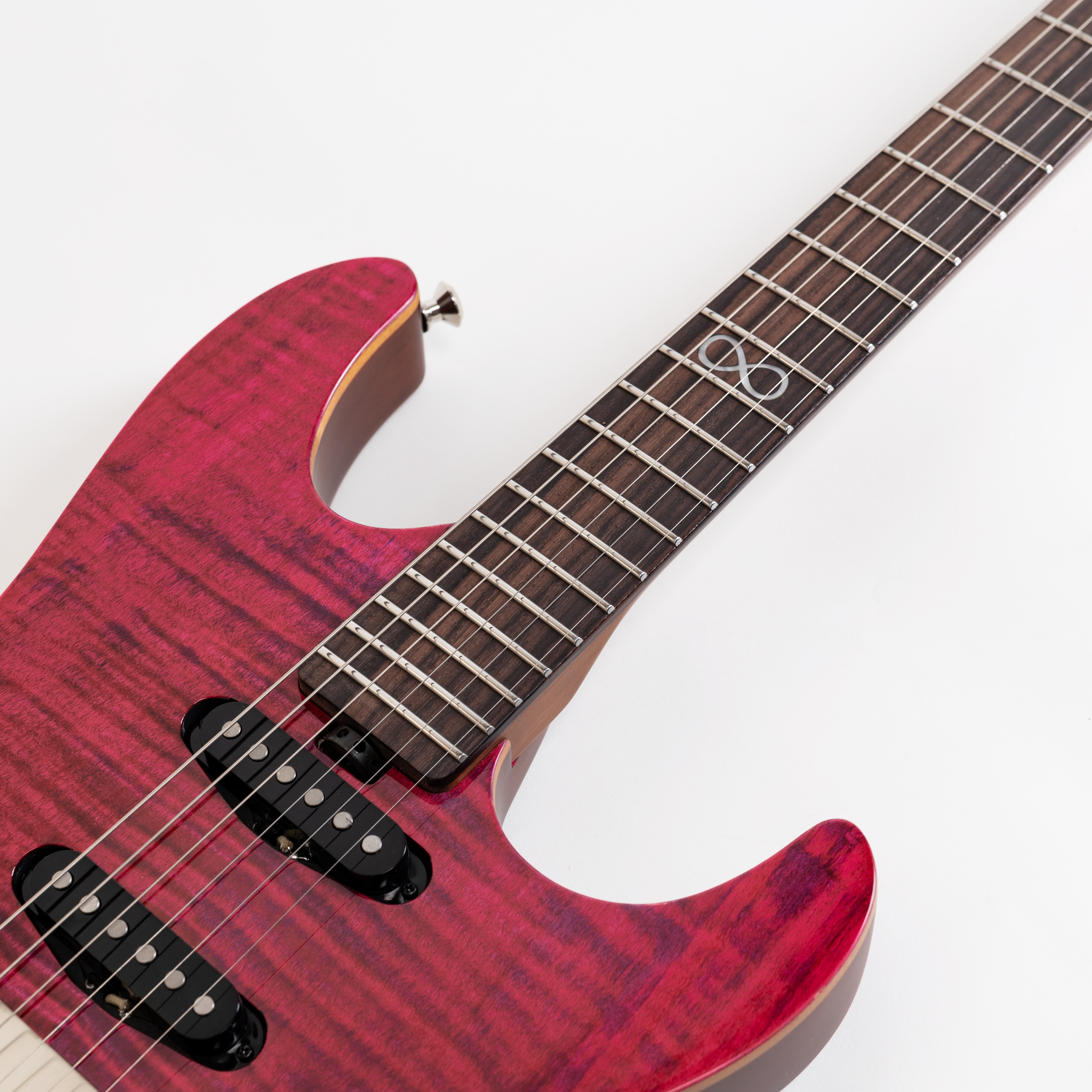 E-Gitarre, Pinkes Finish, Maserung, Dunkles Griffbrett, Single-Coil-Tonabnehmer